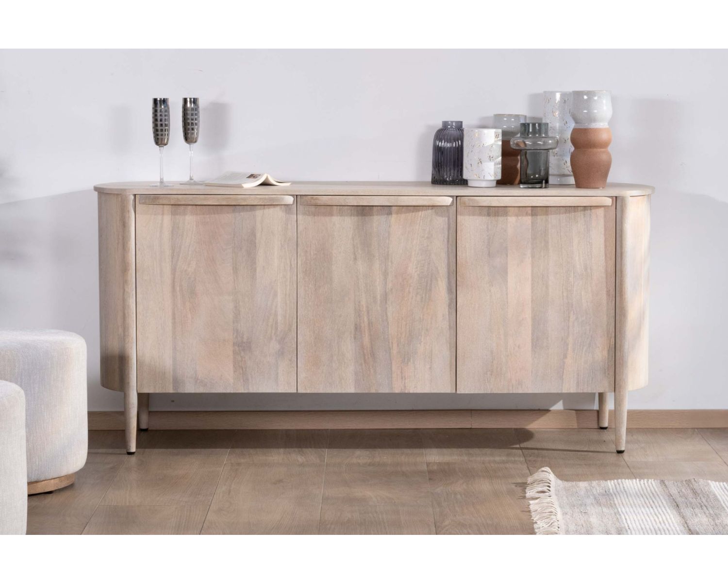 Credenza "Manon" a 3 ante 175 cm in mango massiccio con fianchi arrotondati