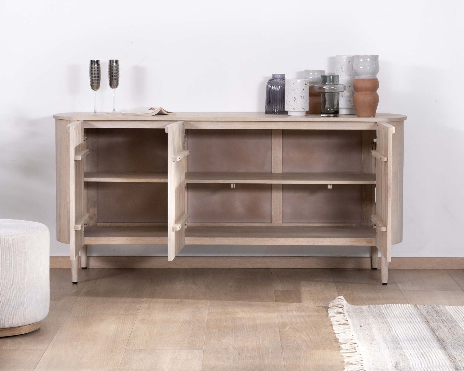 Credenza "Manon" a 3 ante 175 cm in mango massiccio con fianchi arrotondati