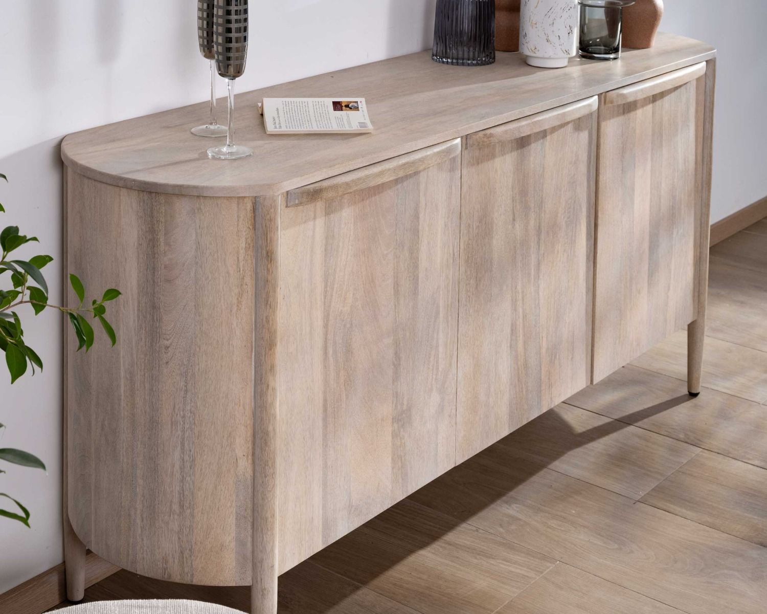 Credenza "Manon" a 3 ante 175 cm in mango massiccio con fianchi arrotondati