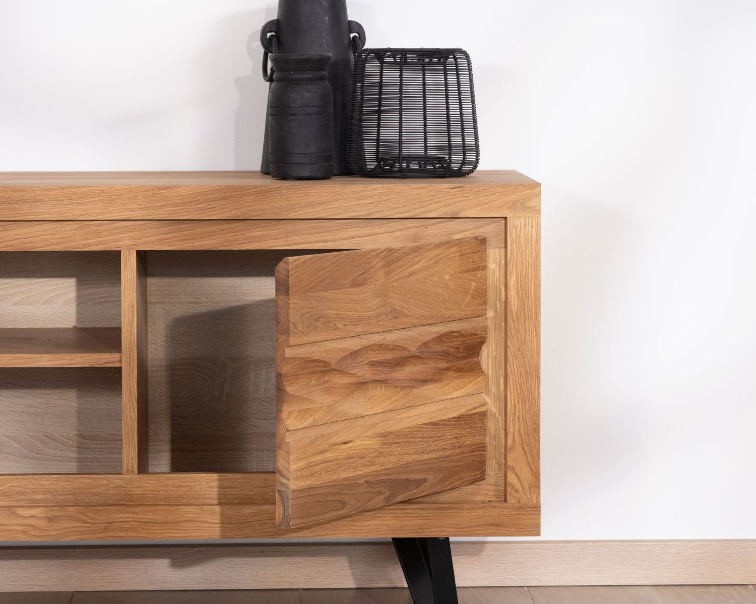 Mobile TV da 160 cm in rovere oliato "Wave" con nicchie centrali in stile Zen