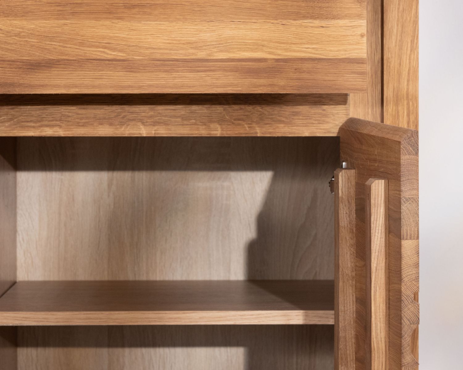 Credenza "Wave" a 3 ante in stile Zen in rovere oliato, 145 cm