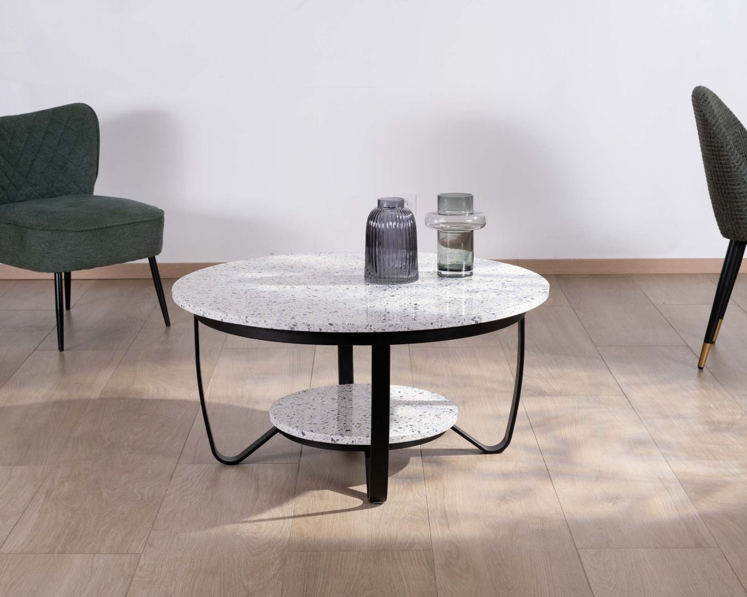 Tavolino rotondo "Galatée" in terrazzo bianco e metallo nero