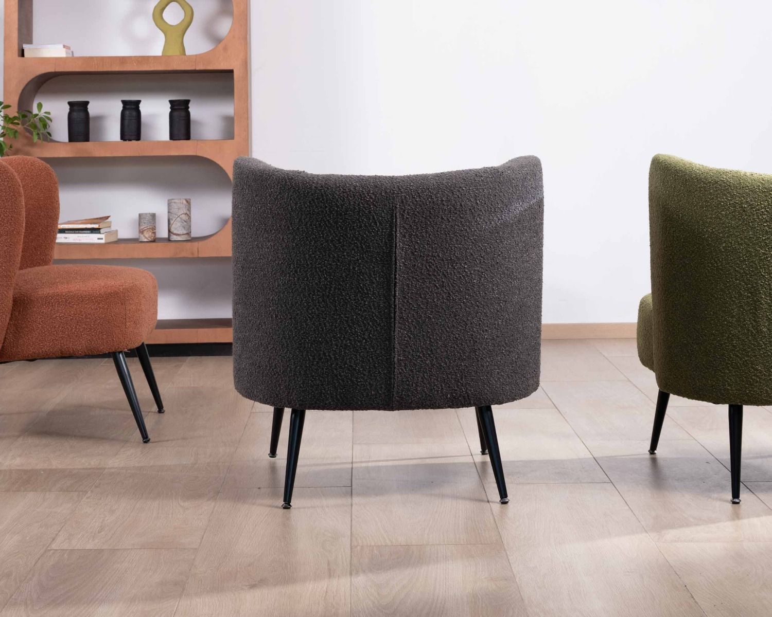 Poltrona Frog in tessuto grigio antracite e gambe in metallo "Ripple"