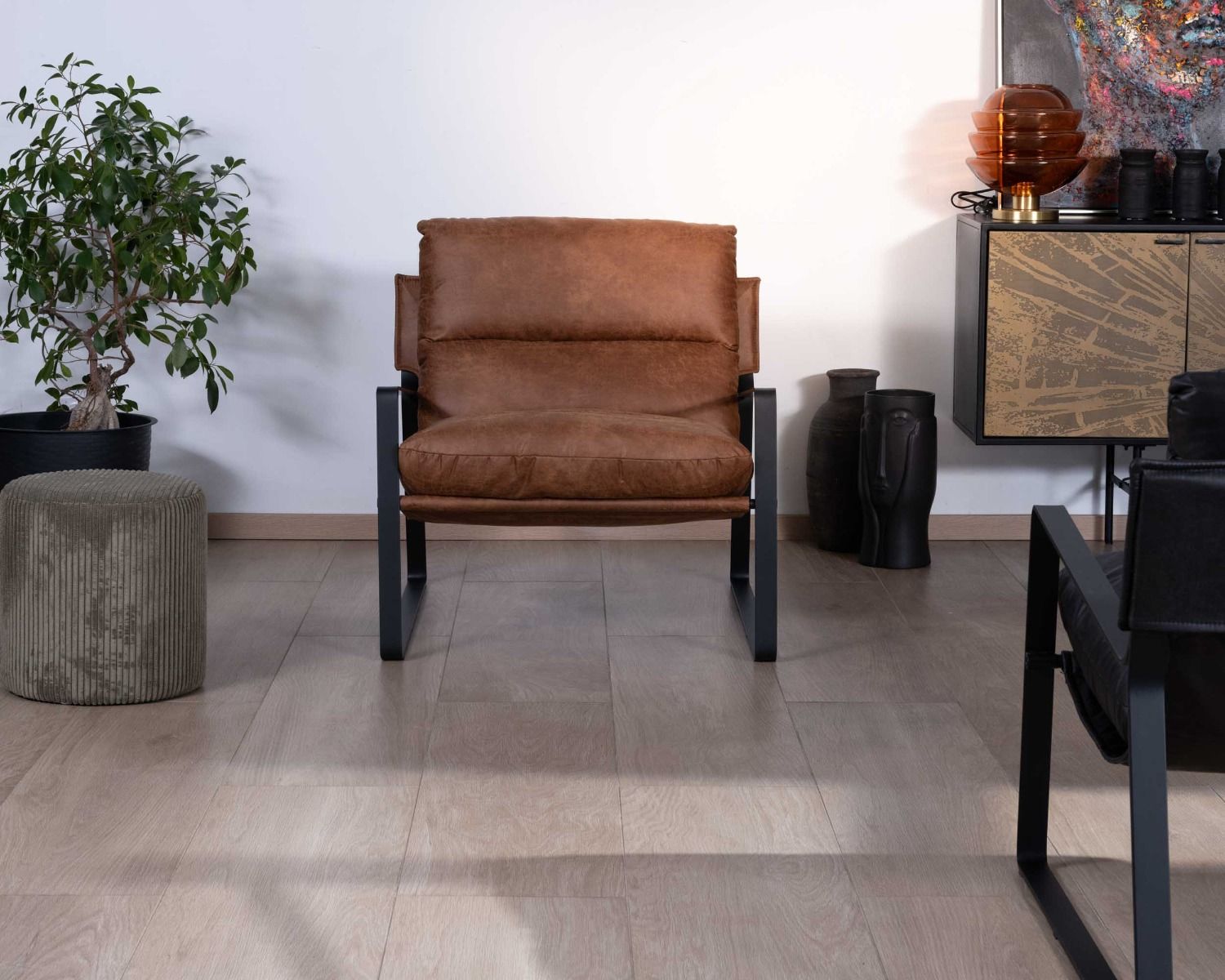 Poltrona retrò "Torsten" in tessuto tan e metallo nero