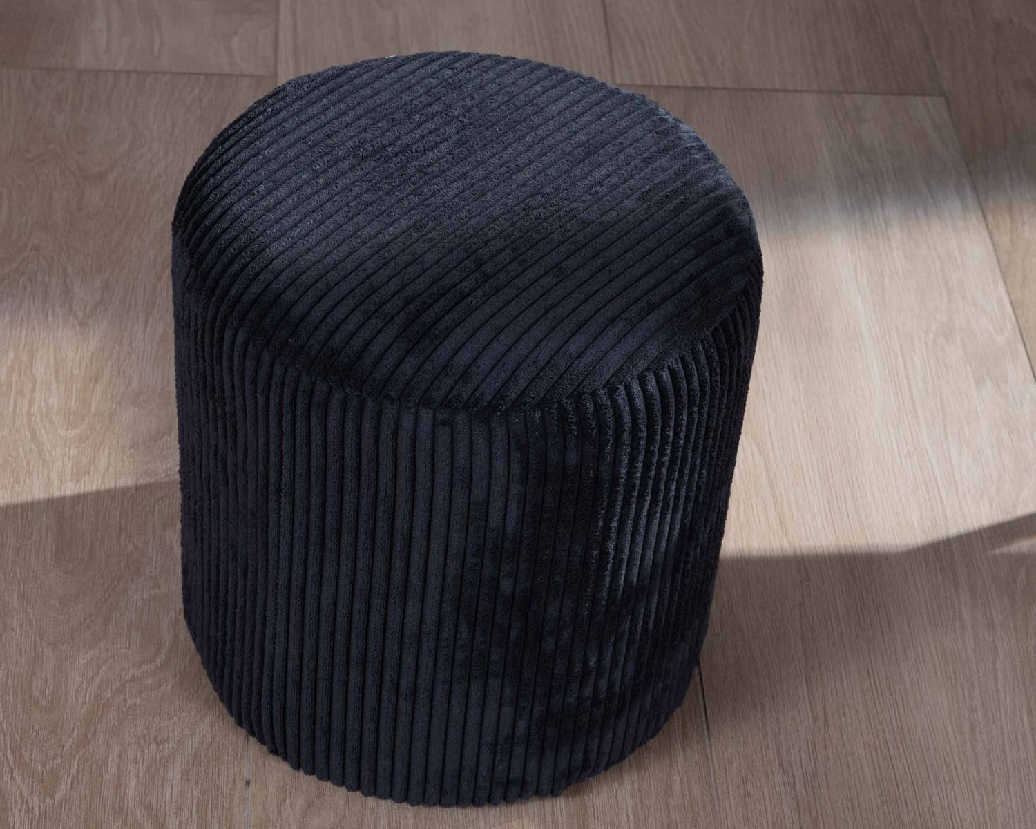 Set di 2 pouf "Snaw" in velluto a coste nero, diametro 35 cm