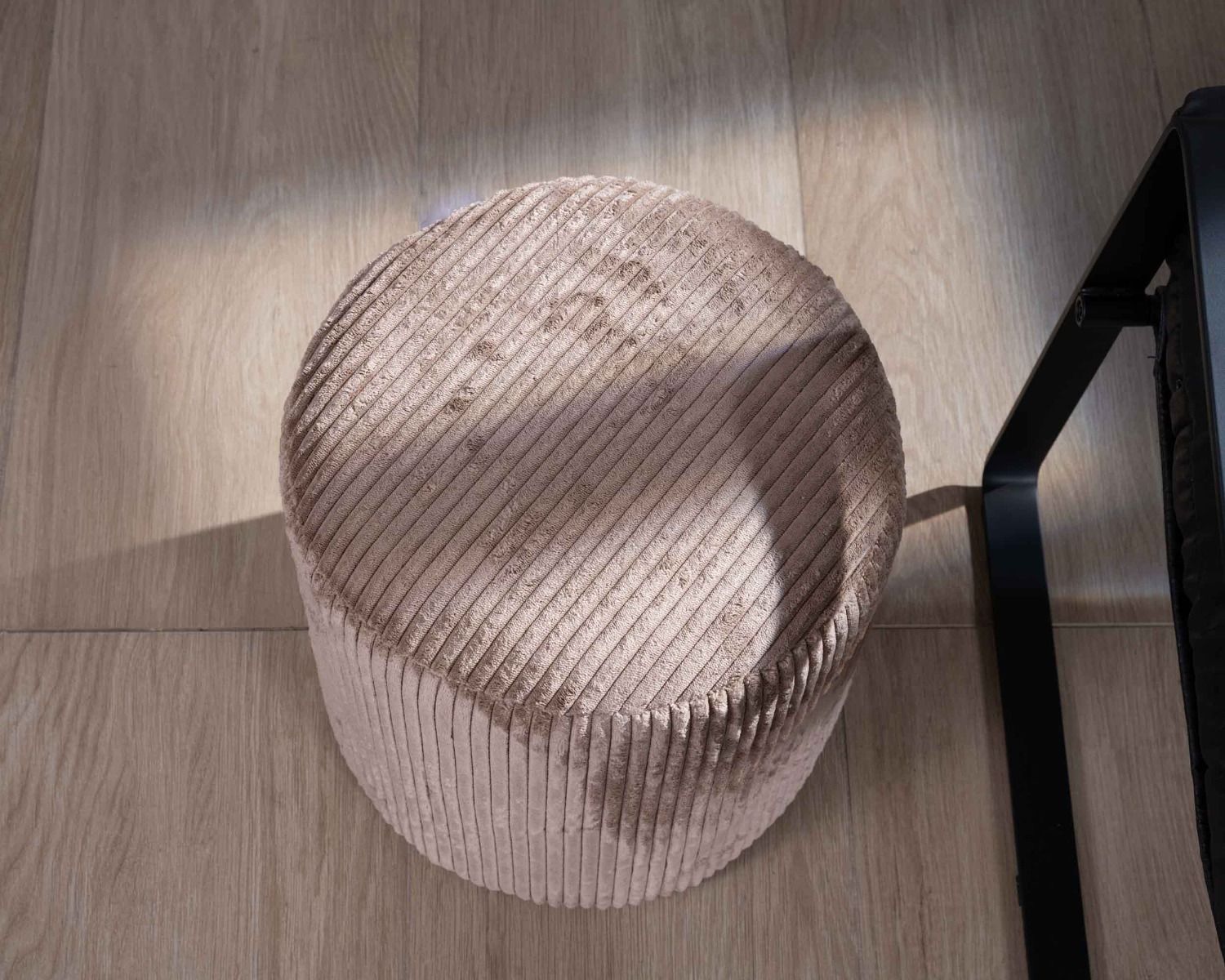 Set di 2 piccoli pouf rotondi "Snaw" in velluto di cammello