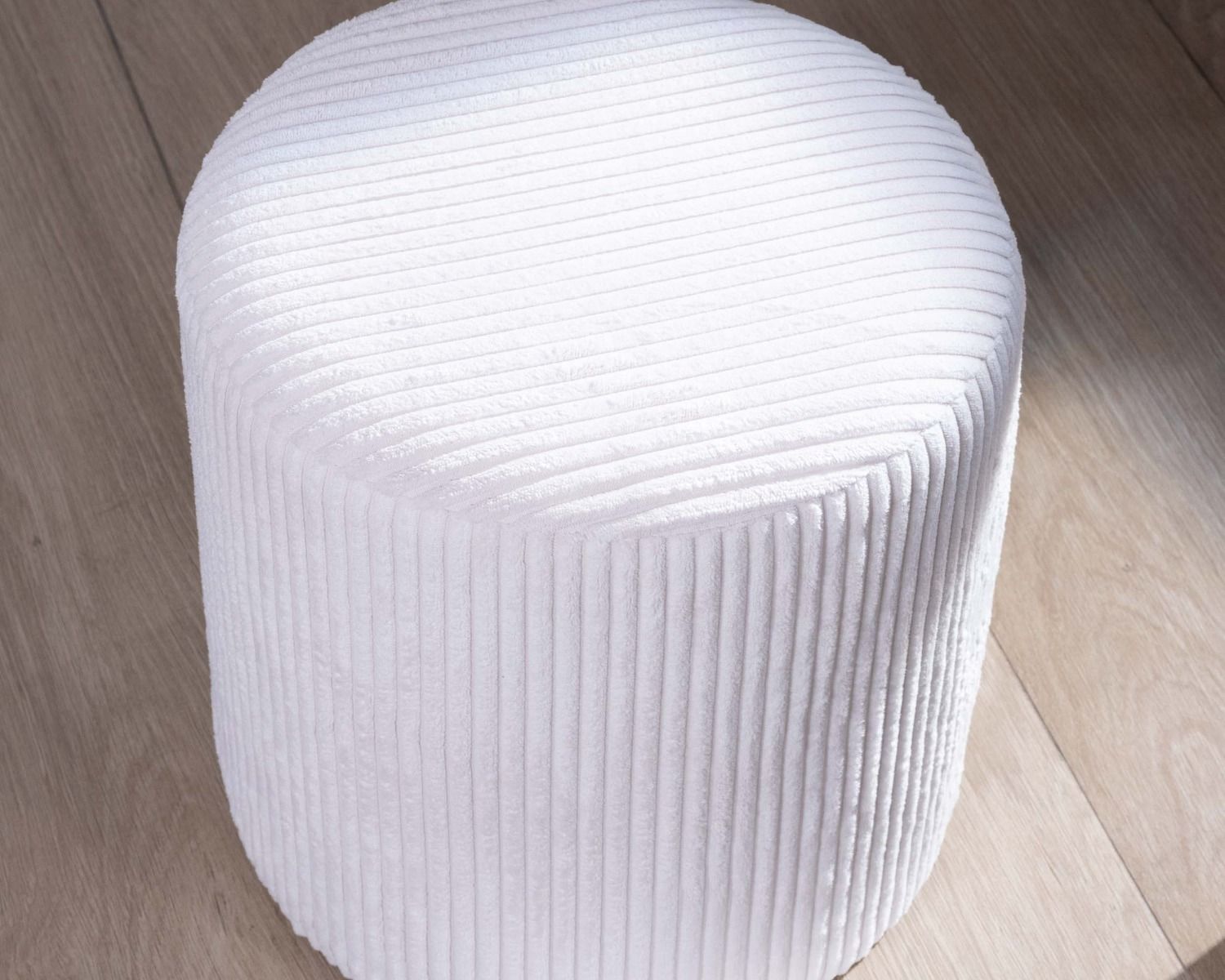 Set di 2 piccoli pouf rotondi "Snaw" in velluto bianco