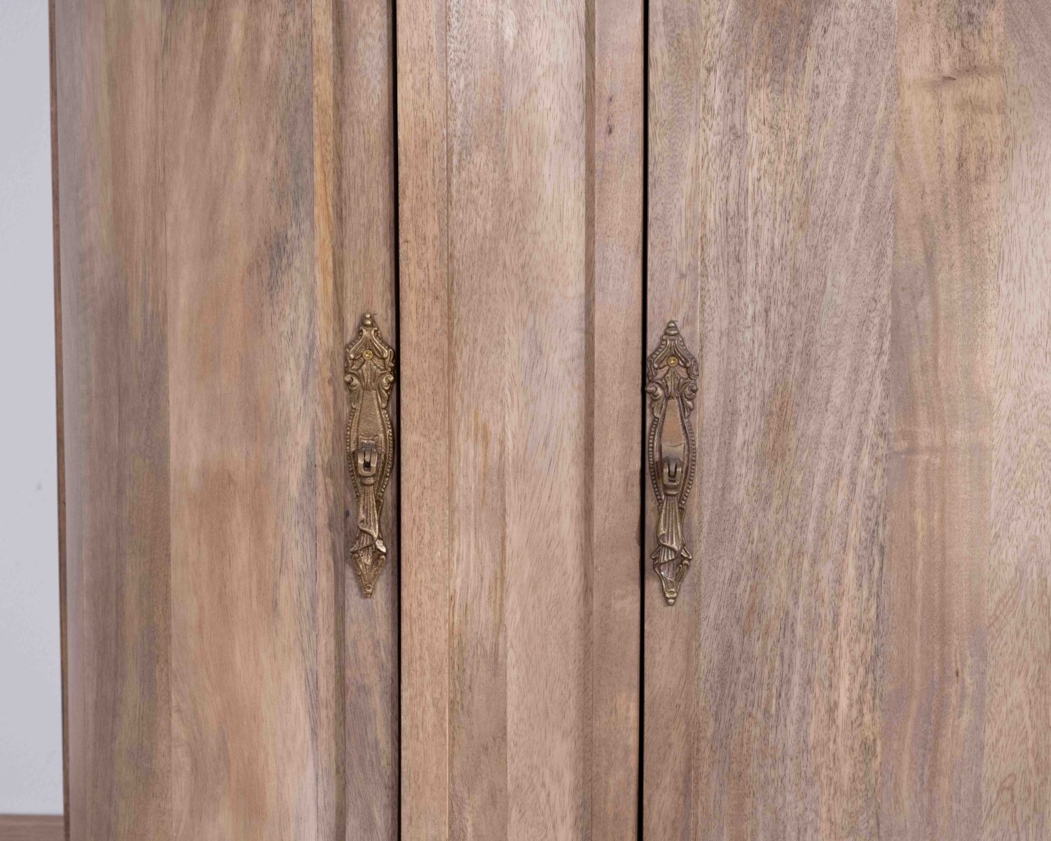 Mobiletto "Eglantine" 1 in legno massiccio di mango con finitura al quarzo bianco