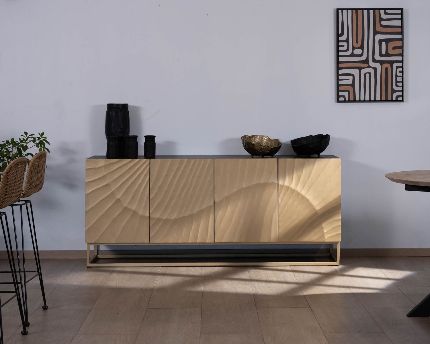 Credenza "Pop Vintage" a 4 ante, oro e nero, in metallo e legno massiccio