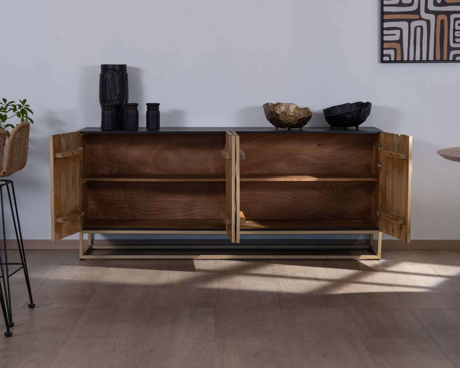 Credenza "Pop Vintage" a 4 ante, oro e nero, in metallo e legno massiccio