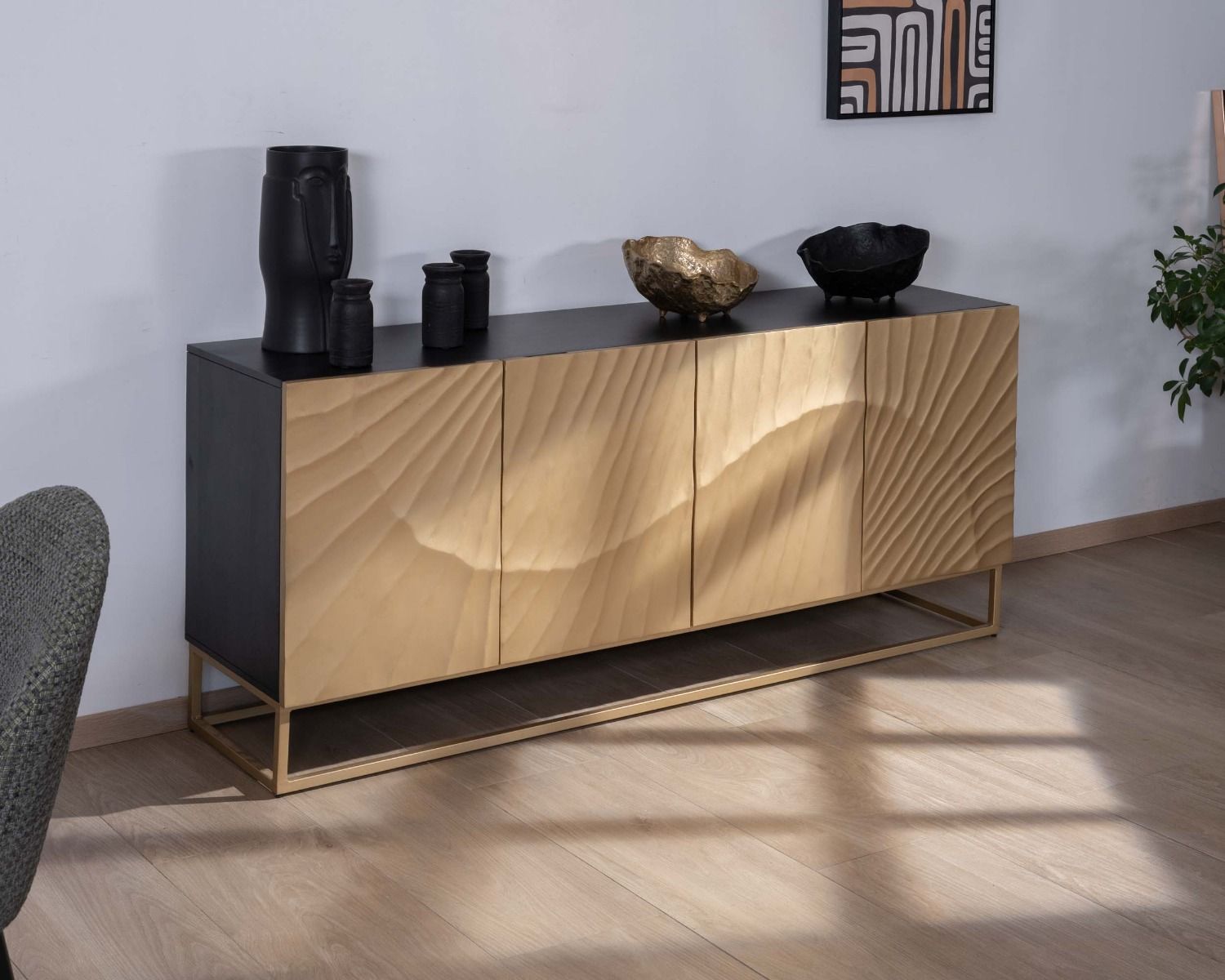 Credenza "Pop Vintage" a 4 ante, oro e nero, in metallo e legno massiccio