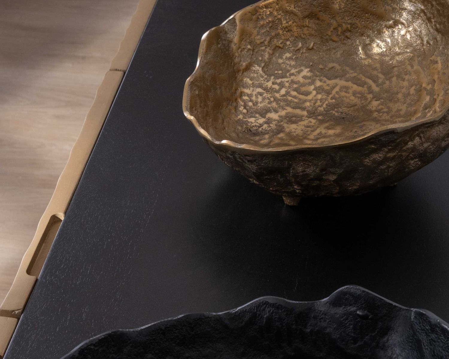 Credenza "Pop Vintage" a 4 ante, oro e nero, in metallo e legno massiccio