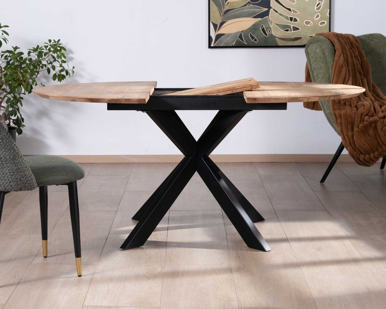 Tavolo da pranzo rotondo allungabile in rovere massiccio "Lana" da 120 cm, finitura miele