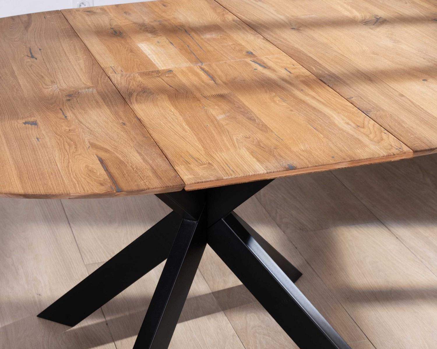 Tavolo da pranzo rotondo allungabile in rovere massiccio "Lana" da 120 cm, finitura miele