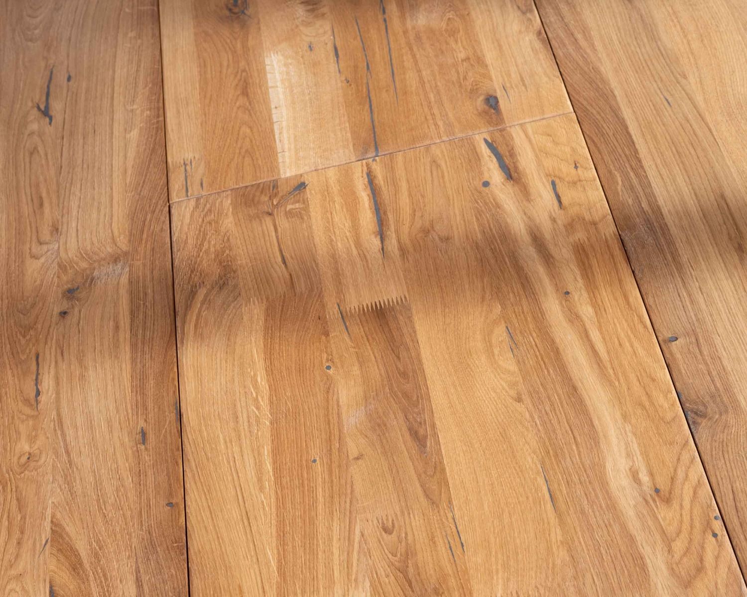 Tavolo da pranzo rotondo allungabile in rovere massiccio "Lana" da 120 cm, finitura miele