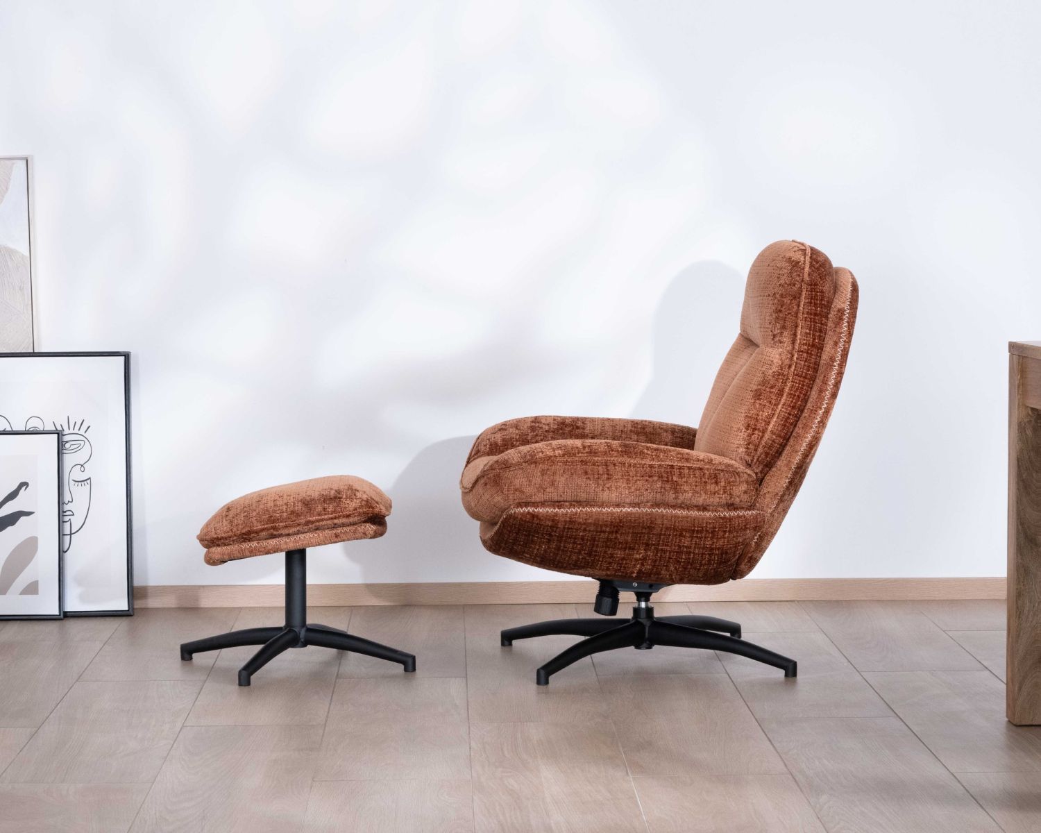 Poltrona reclinabile a 360° "Branson" con poggiapiedi in morbido tessuto terracotta