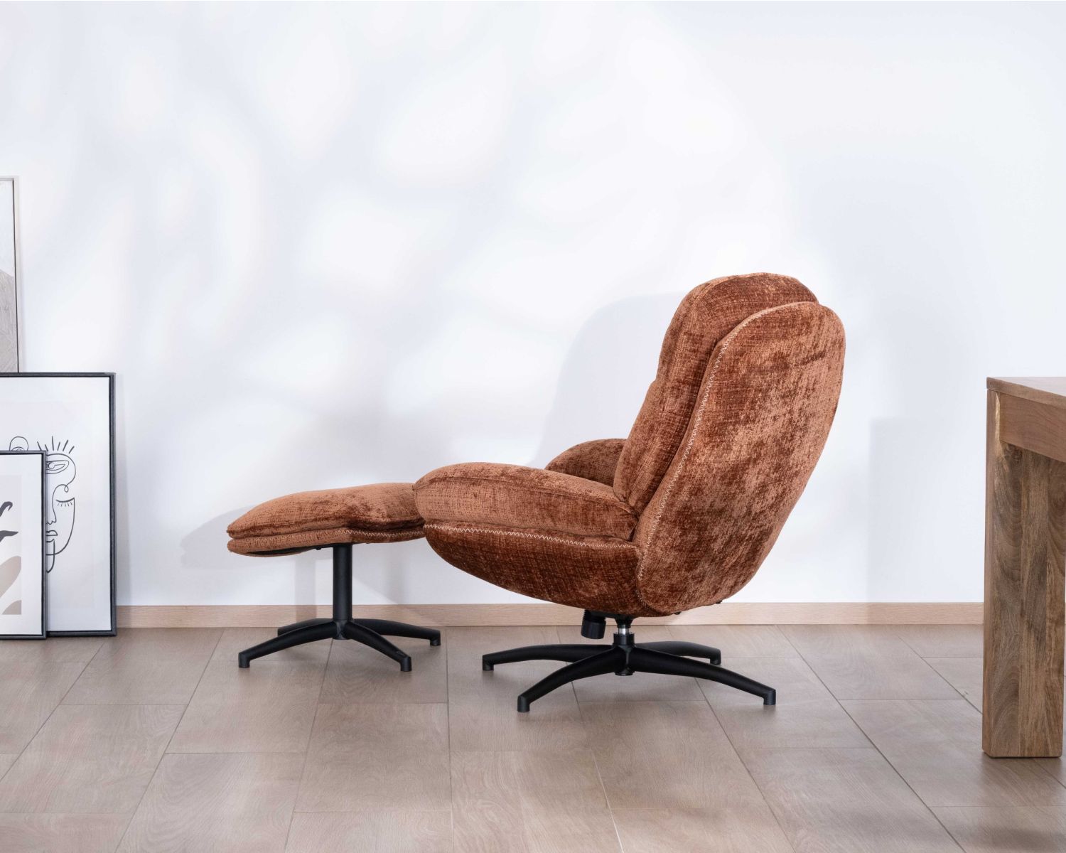 Poltrona reclinabile a 360° "Branson" con poggiapiedi in morbido tessuto terracotta