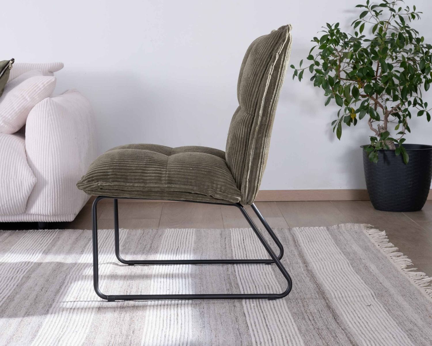 Set di 2 poltrone "Calvin" in velluto a coste color kaki senza braccioli