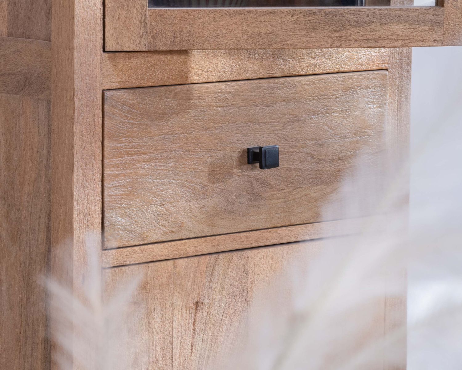 Colonna portaoggetti "Maestro" in mango massiccio smaltato