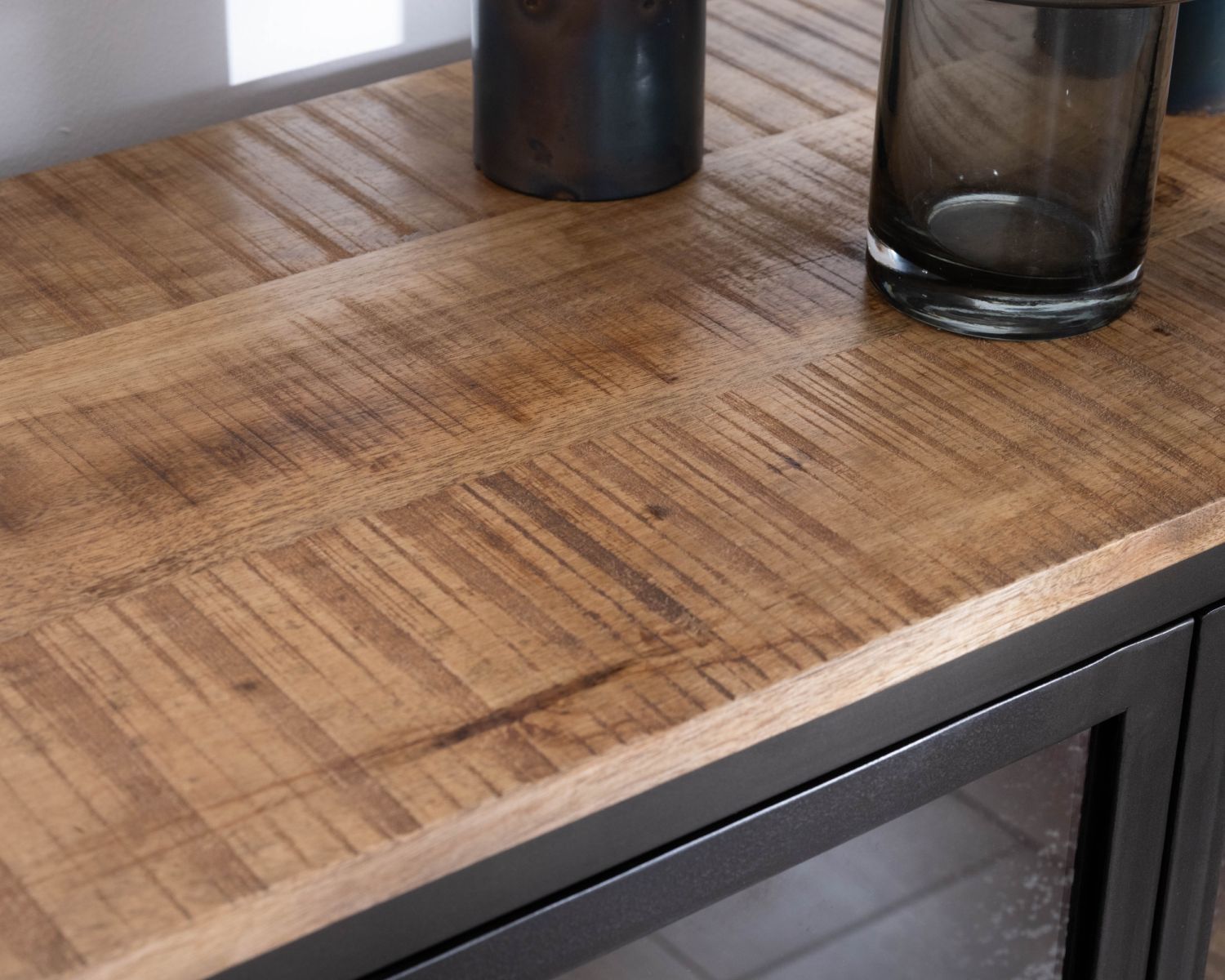 Credenza industriale in vetro "Dowtoun" in metallo e legno esotico, 180 cm