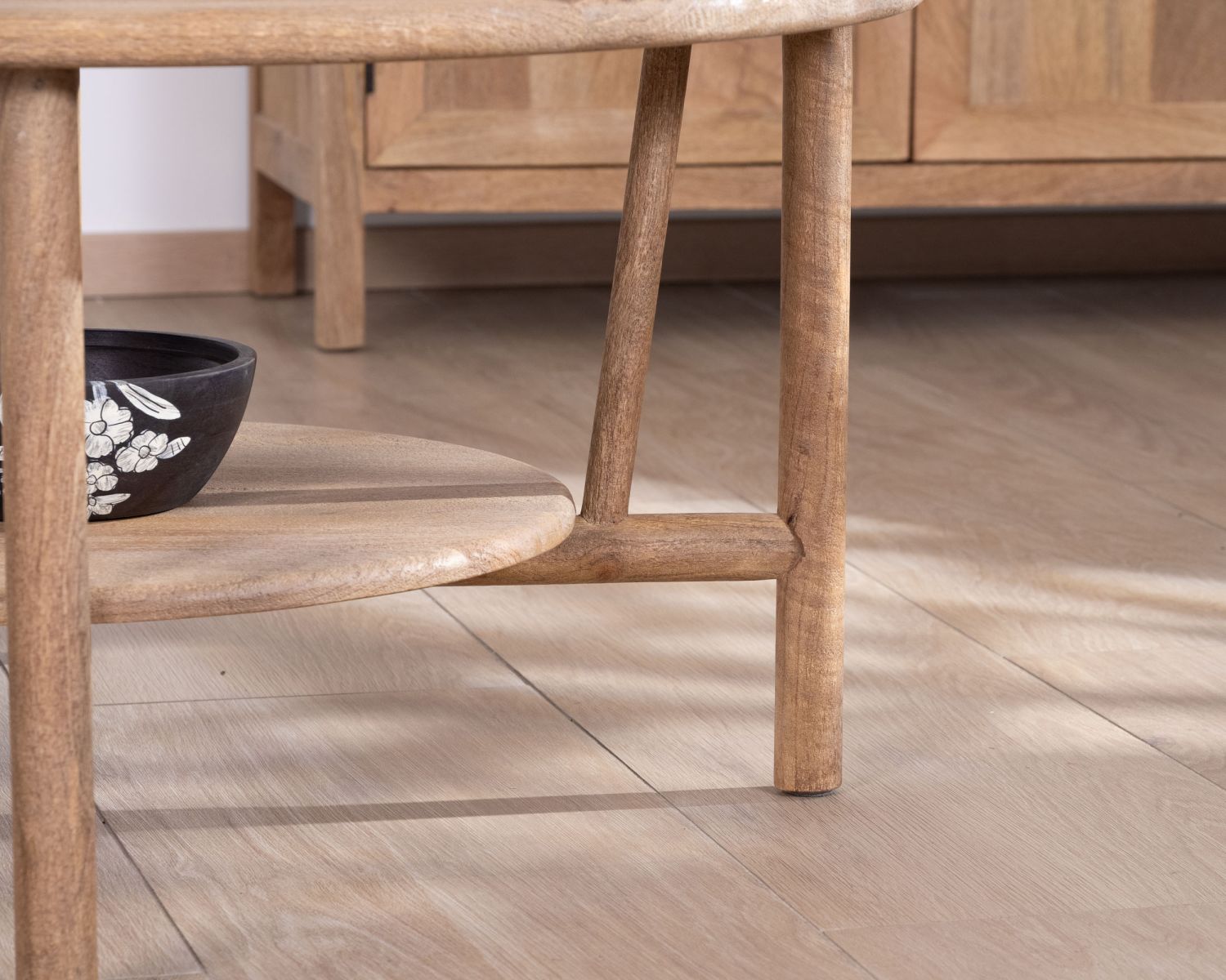 Tavolo da salotto rotondo "Plume" con doppio piano in legno di mango, diametro 90 cm