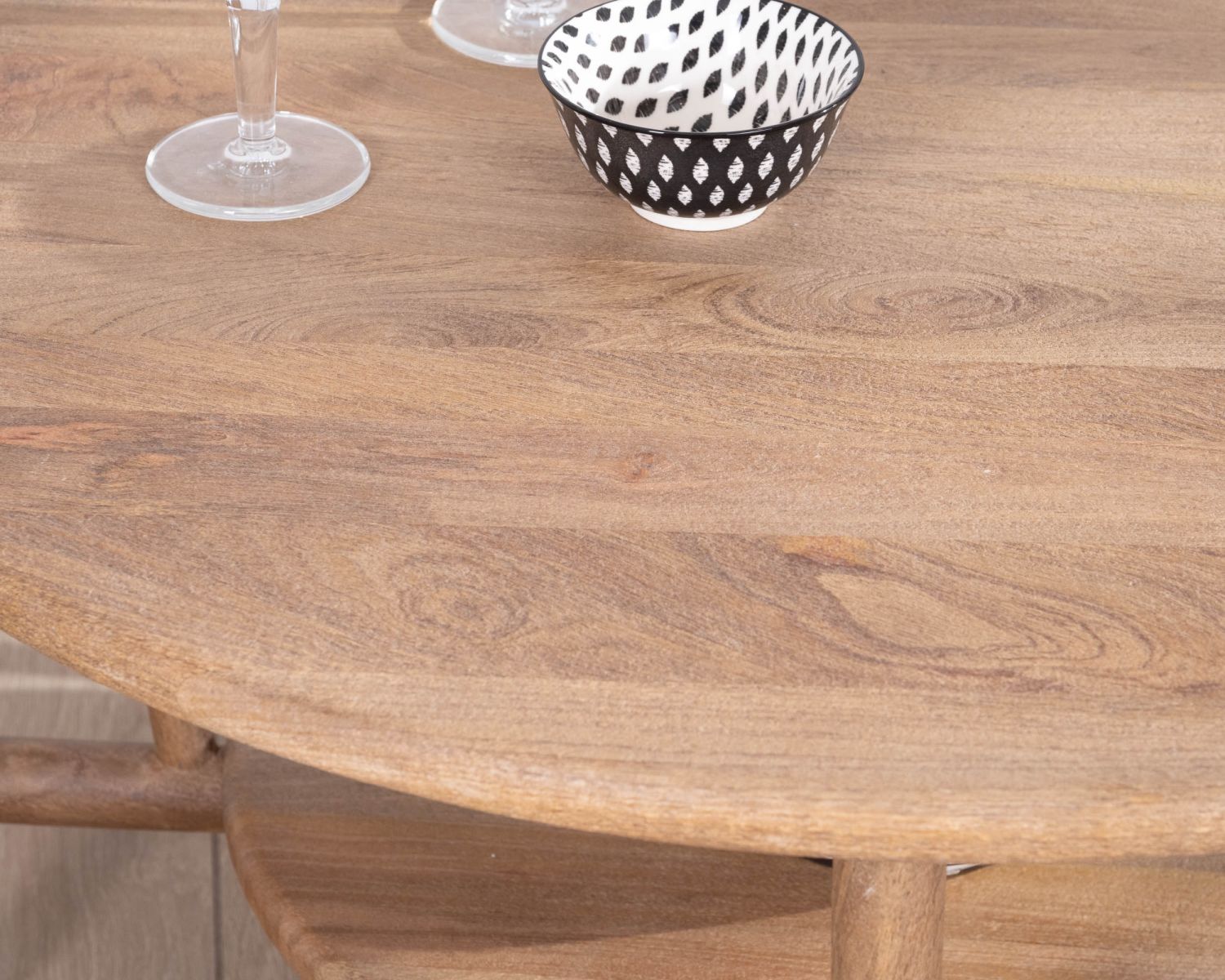 Tavolo da salotto rotondo "Plume" con doppio piano in legno di mango, diametro 90 cm