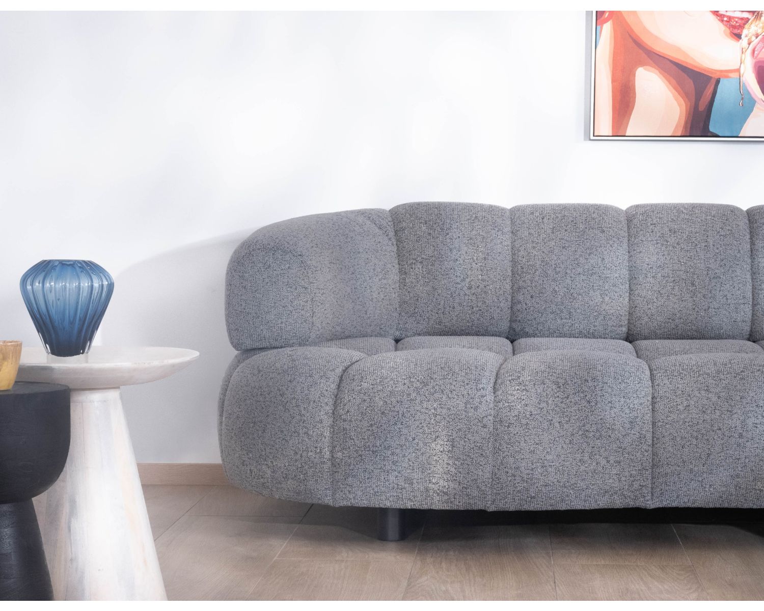 Ampio divano angolare in tessuto grigio "Syltan" con profondità di seduta regolabile elettricamente