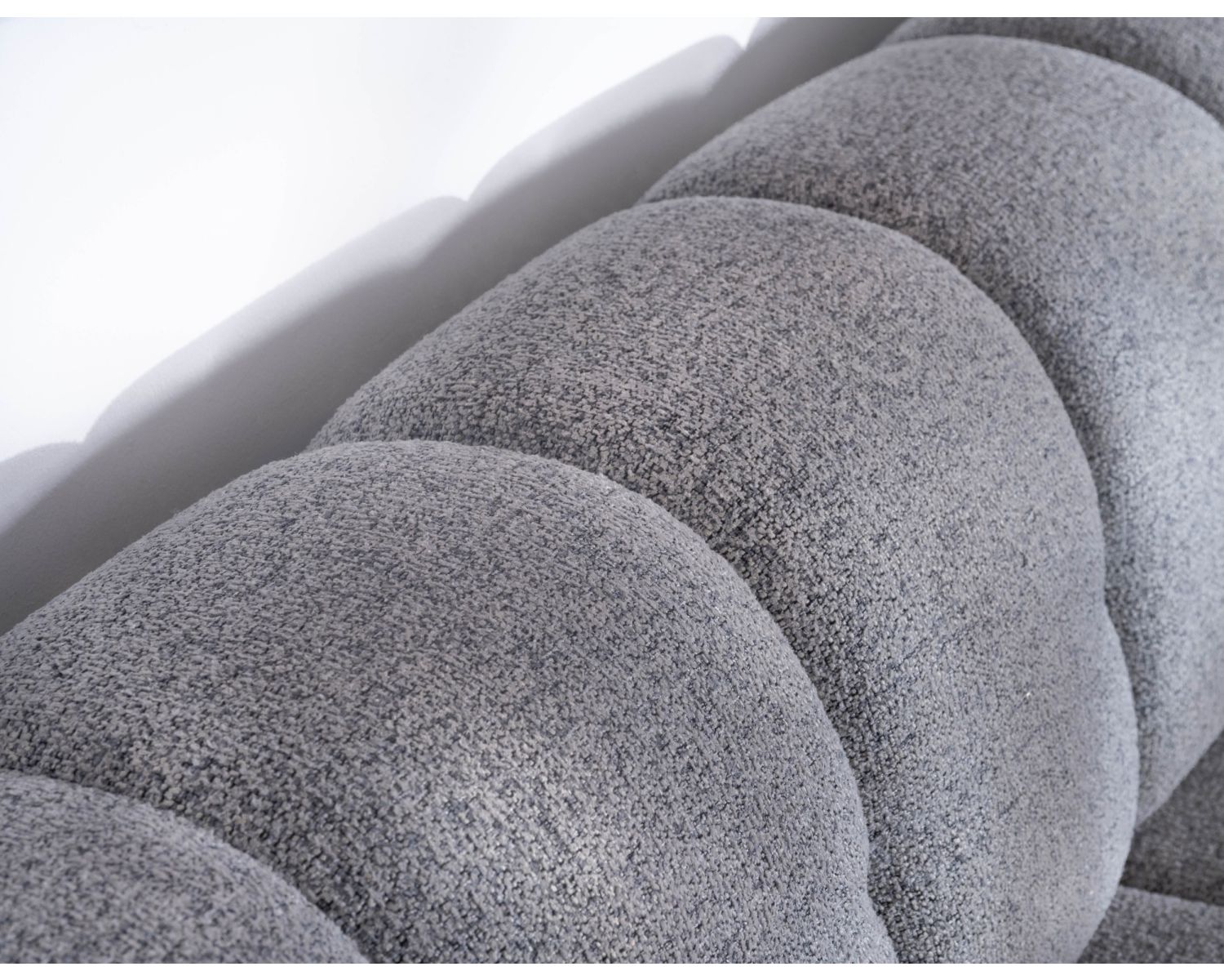 Ampio divano angolare in tessuto grigio "Syltan" con profondità di seduta regolabile elettricamente