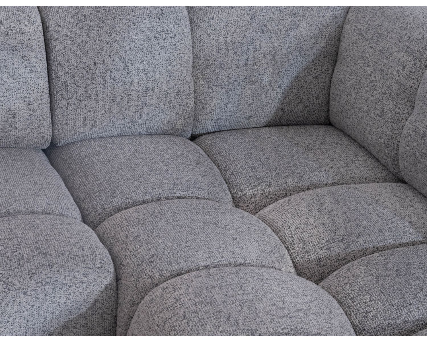 Ampio divano angolare in tessuto grigio "Syltan" con profondità di seduta regolabile elettricamente