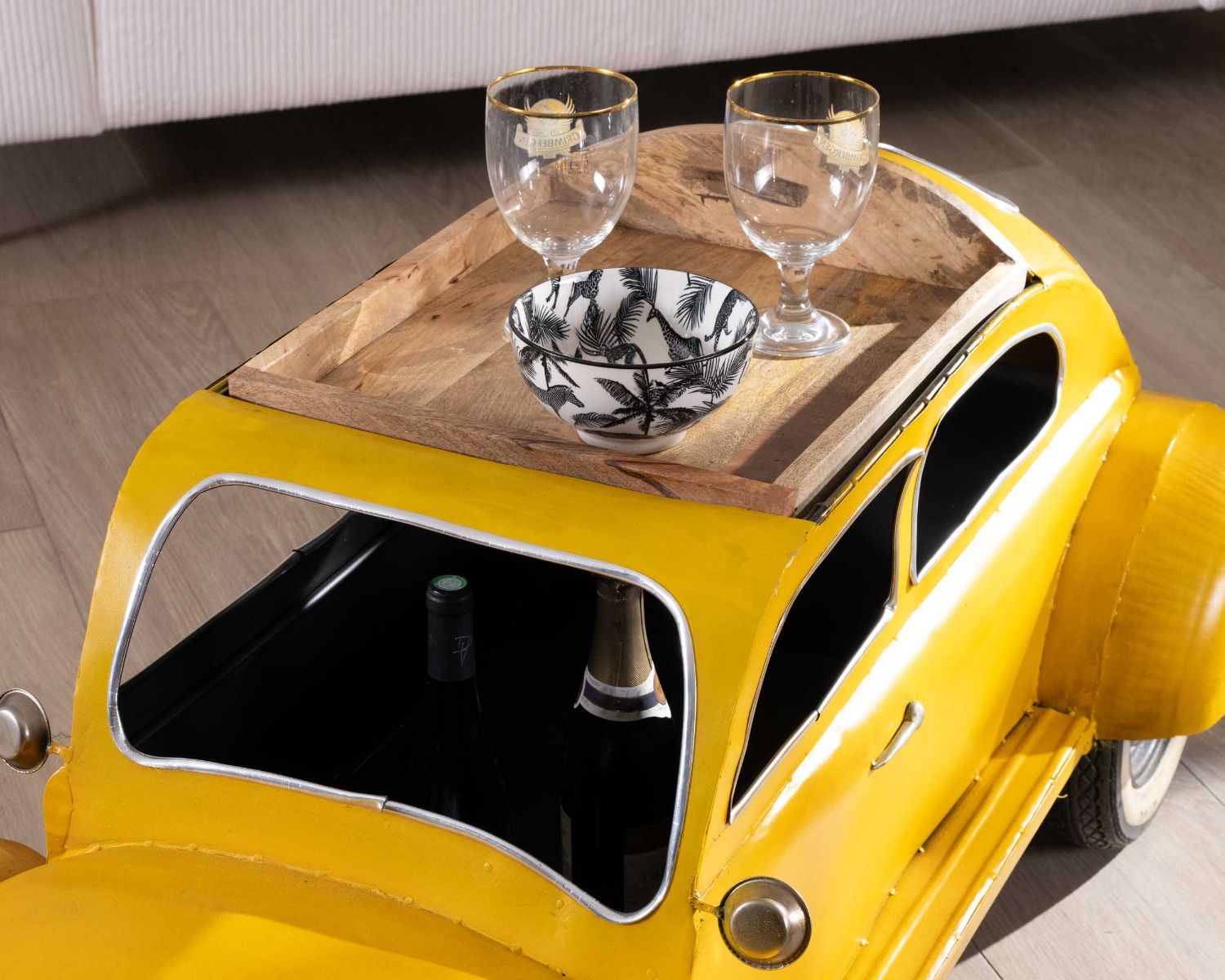 Tavolino giallo pazzo per auto d'epoca