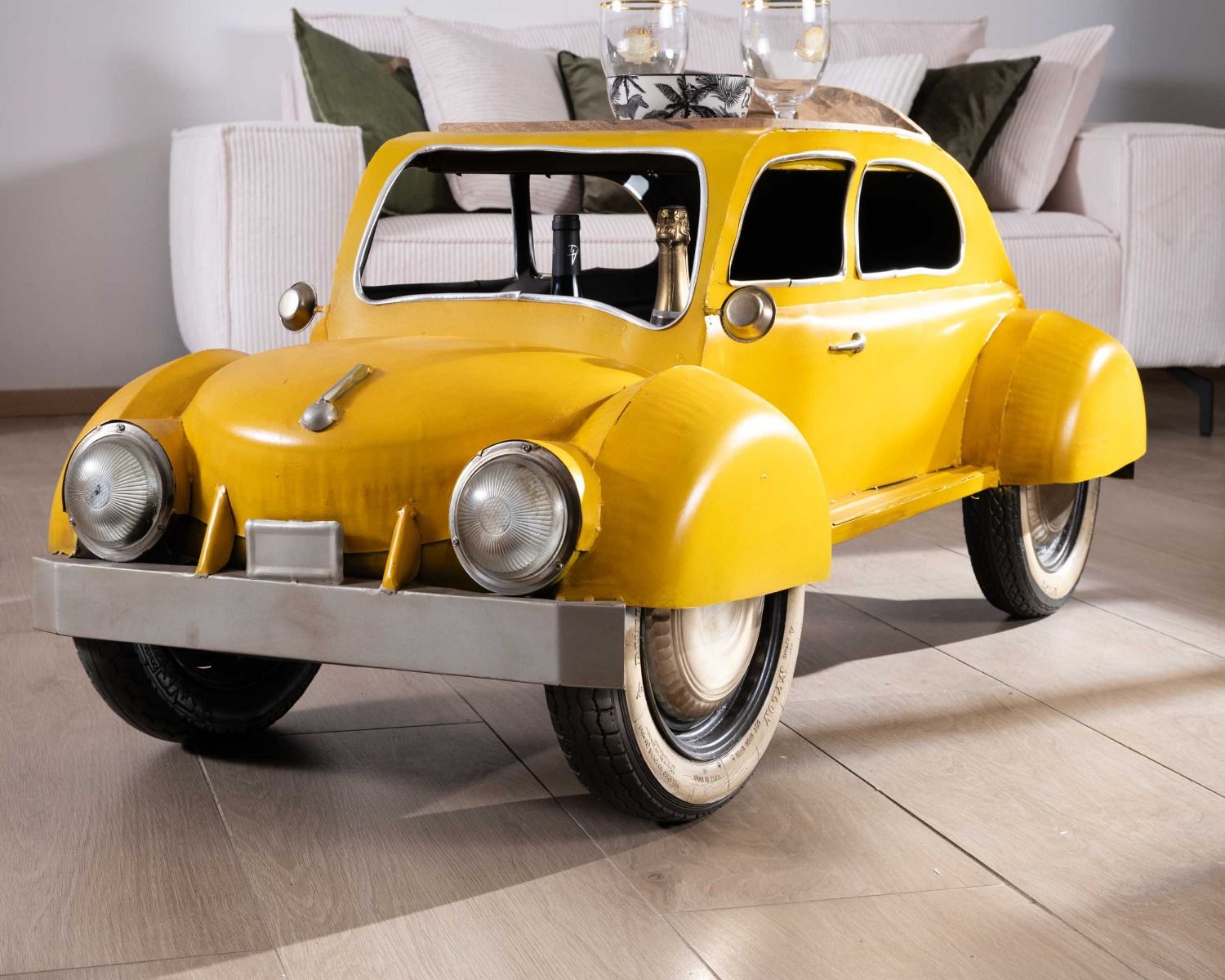 Tavolino giallo pazzo per auto d'epoca