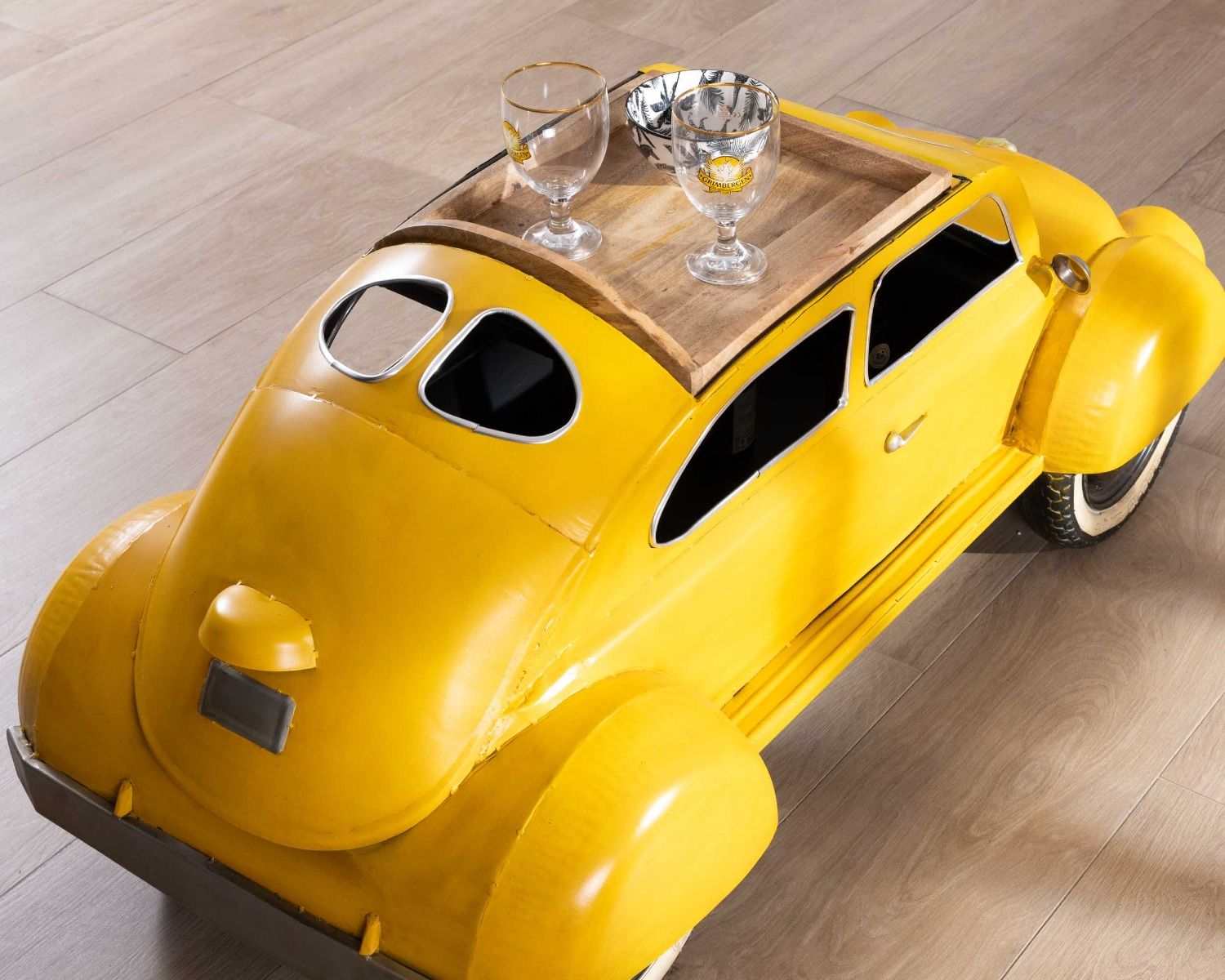 Tavolino giallo pazzo per auto d'epoca