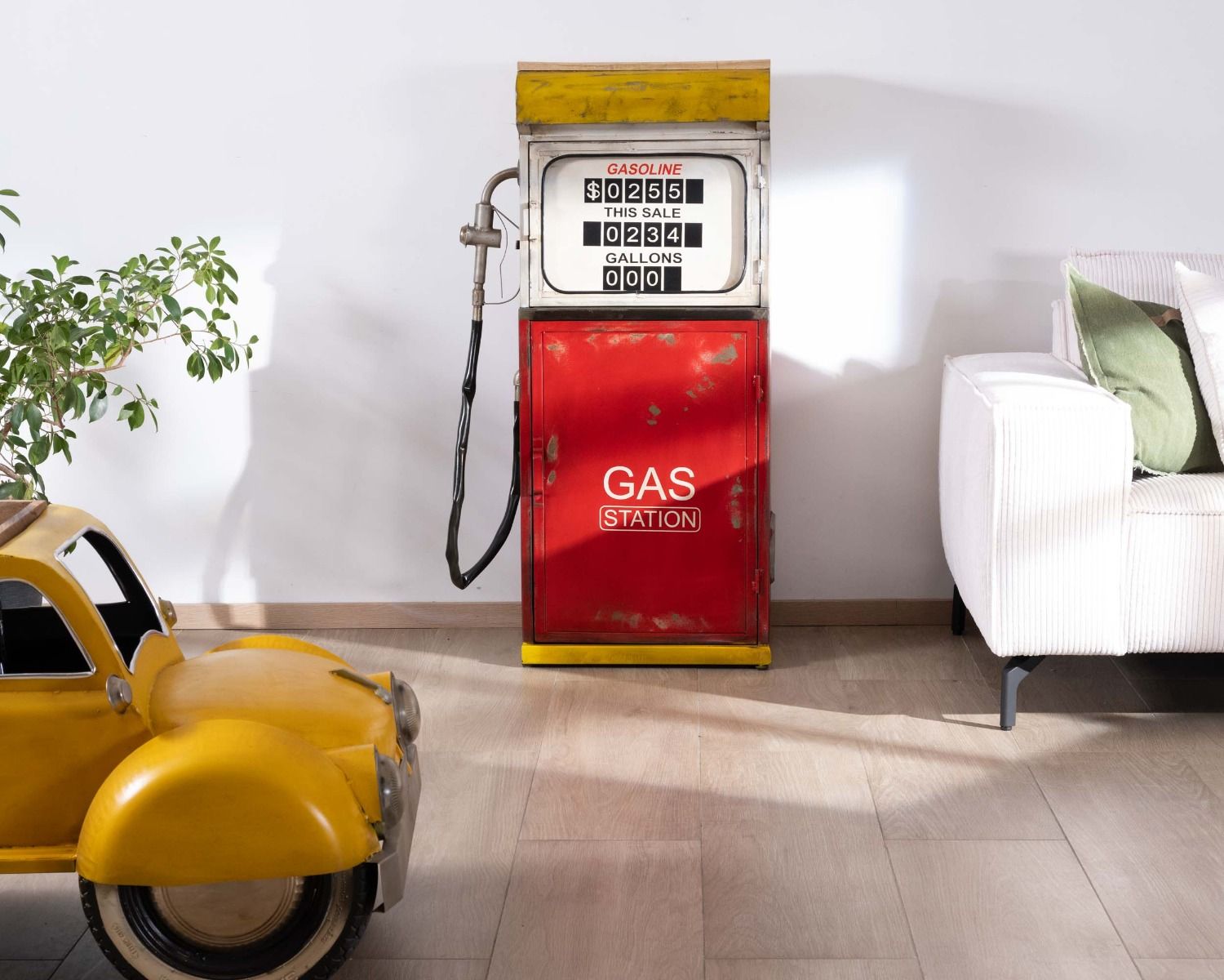 Mobiletto bar con pompa di benzina rossa "Crazy