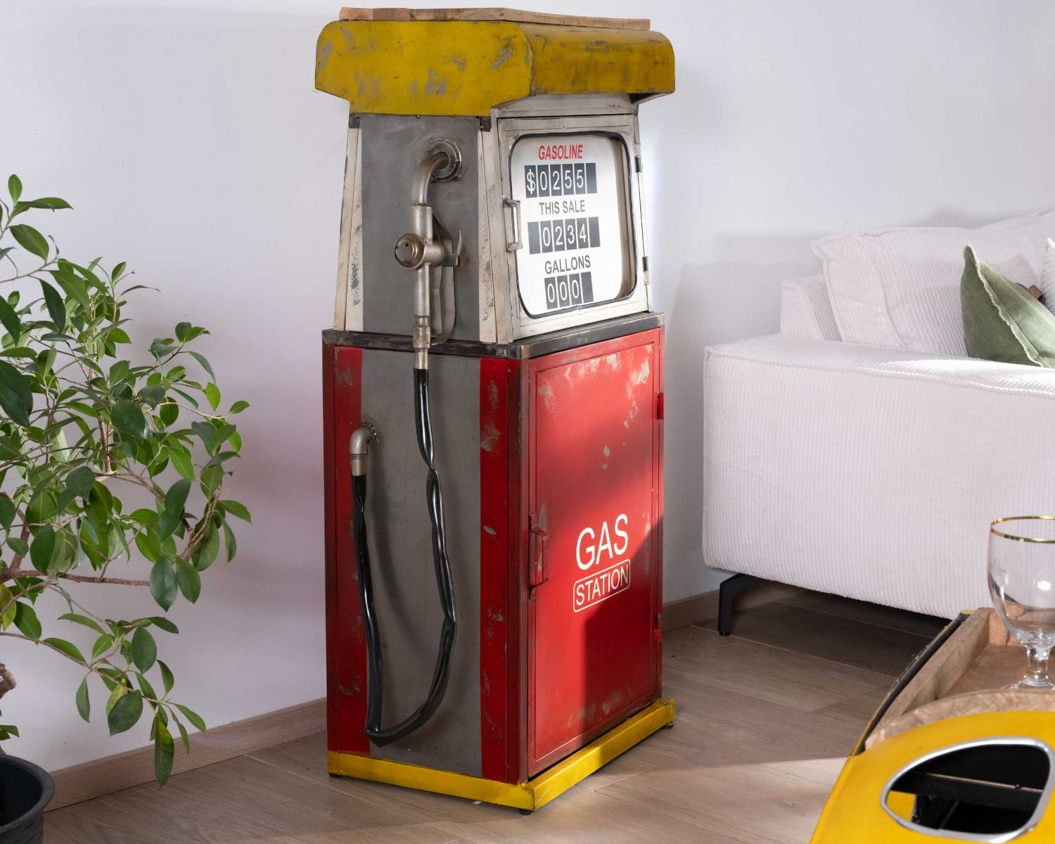 Mobiletto bar con pompa di benzina rossa "Crazy