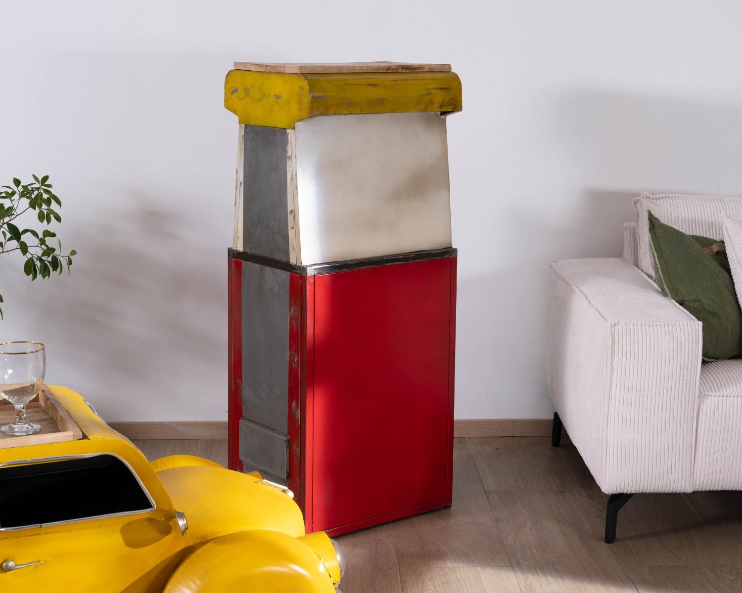 Mobiletto bar con pompa di benzina rossa "Crazy