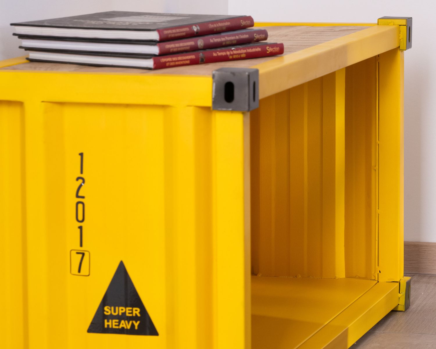 Scaffale per il riciclaggio giallo "Crazy" con piano in legno