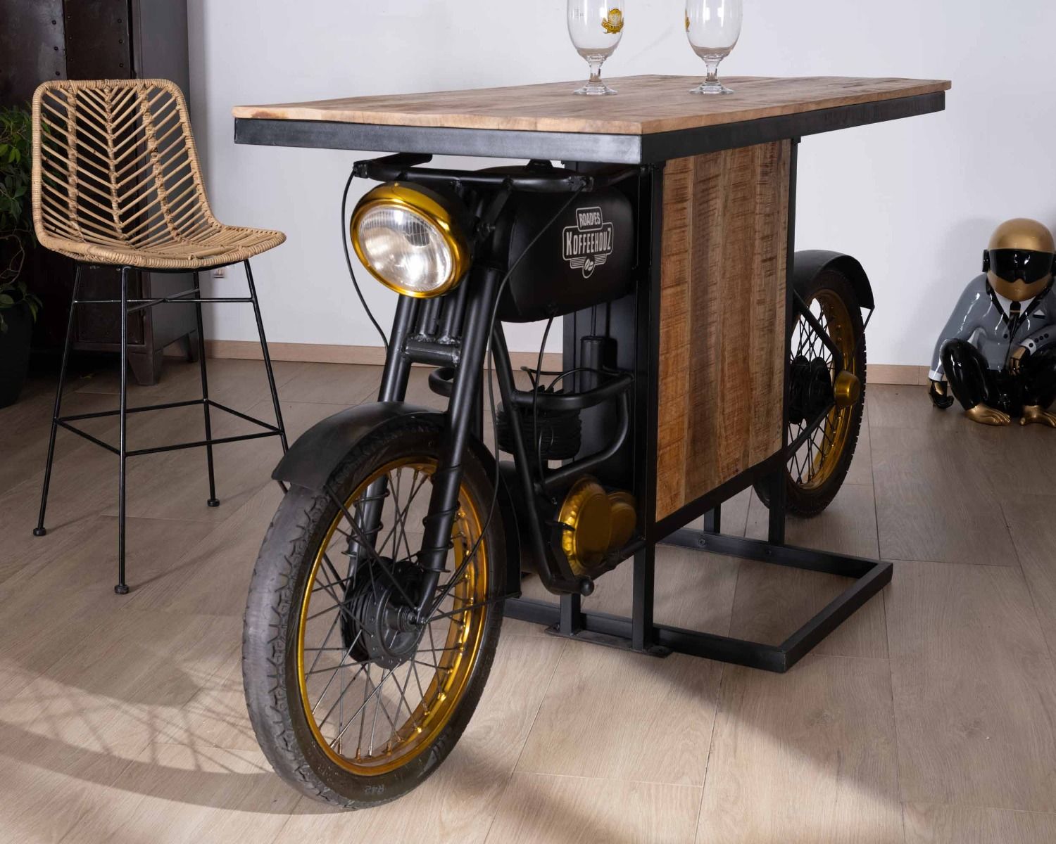 Sedia in rattan a mezza altezza "Coco" con gambe in metallo