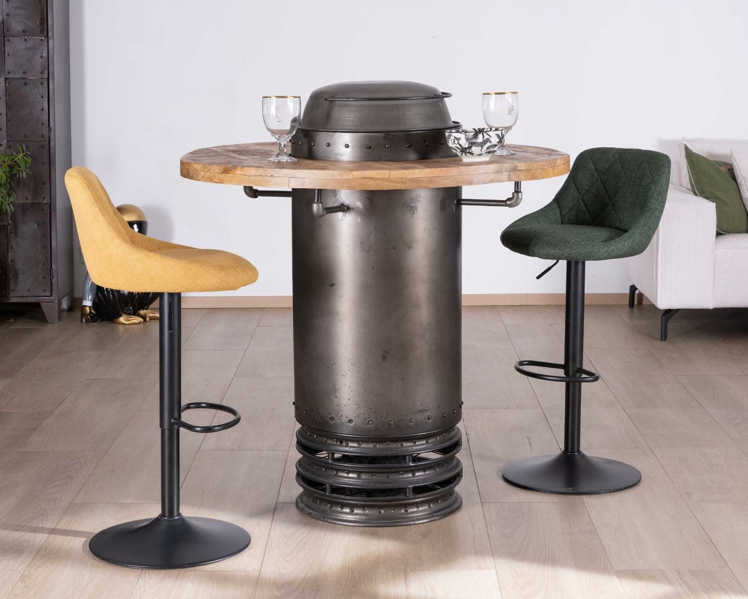 Set di 2 sedie da bar regolabili in altezza "O'Neal" in tessuto giallo con gambe in metallo nero