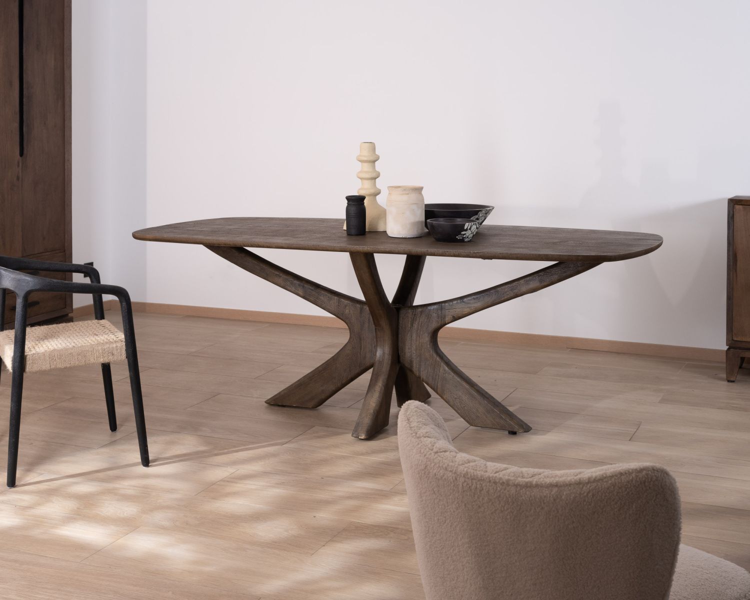 Tavolo da pranzo in legno di mango "Flow" 220 cm con gambe effetto ramo d'albero