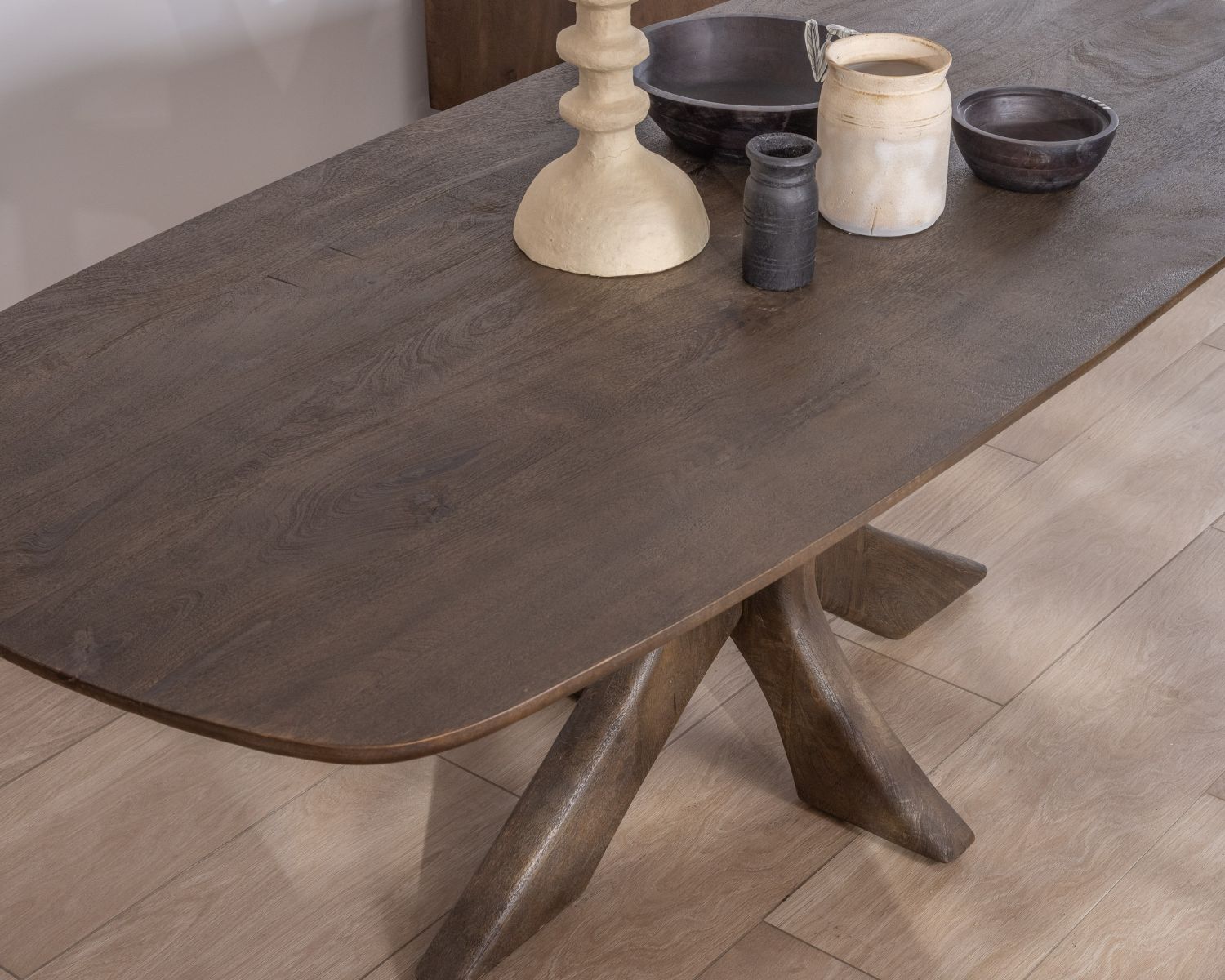 Tavolo da pranzo in legno di mango "Flow" 220 cm con gambe effetto ramo d'albero