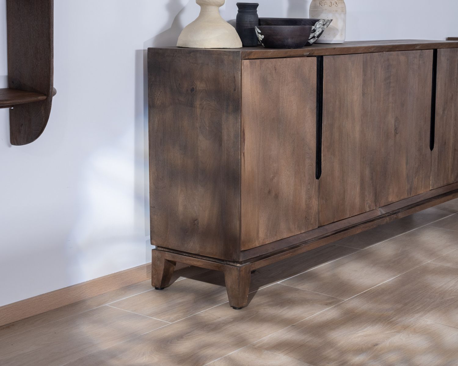 Credenza a 4 ante "Slody" in legno massiccio di mango, stile retrò