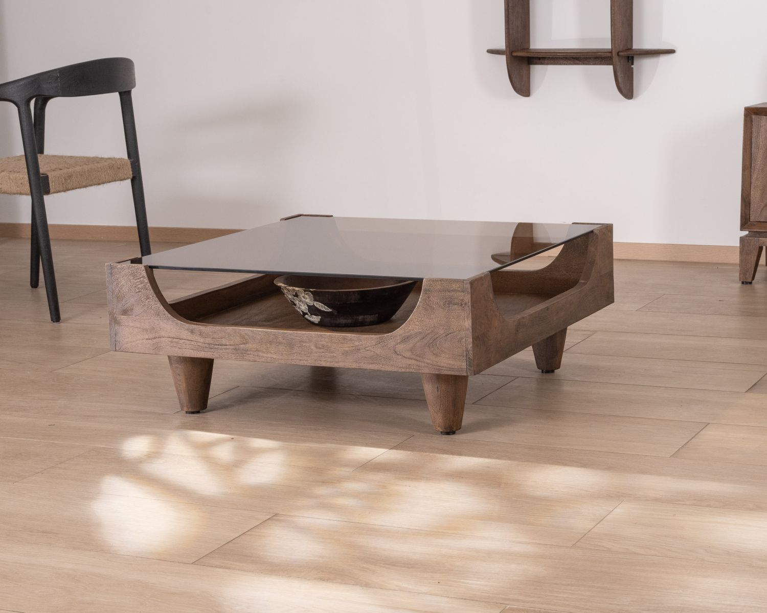 Tavolino quadrato "Slody" in legno di mango con piano in vetro