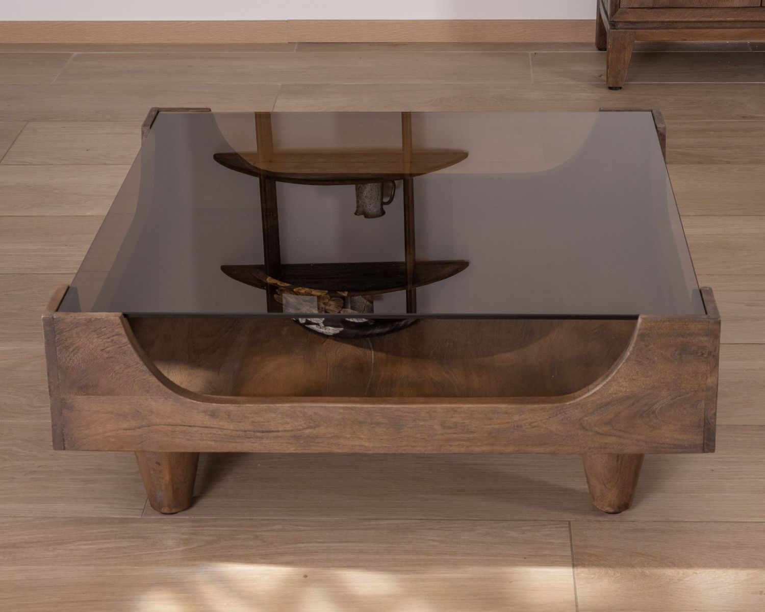 Tavolino quadrato "Slody" in legno di mango con piano in vetro