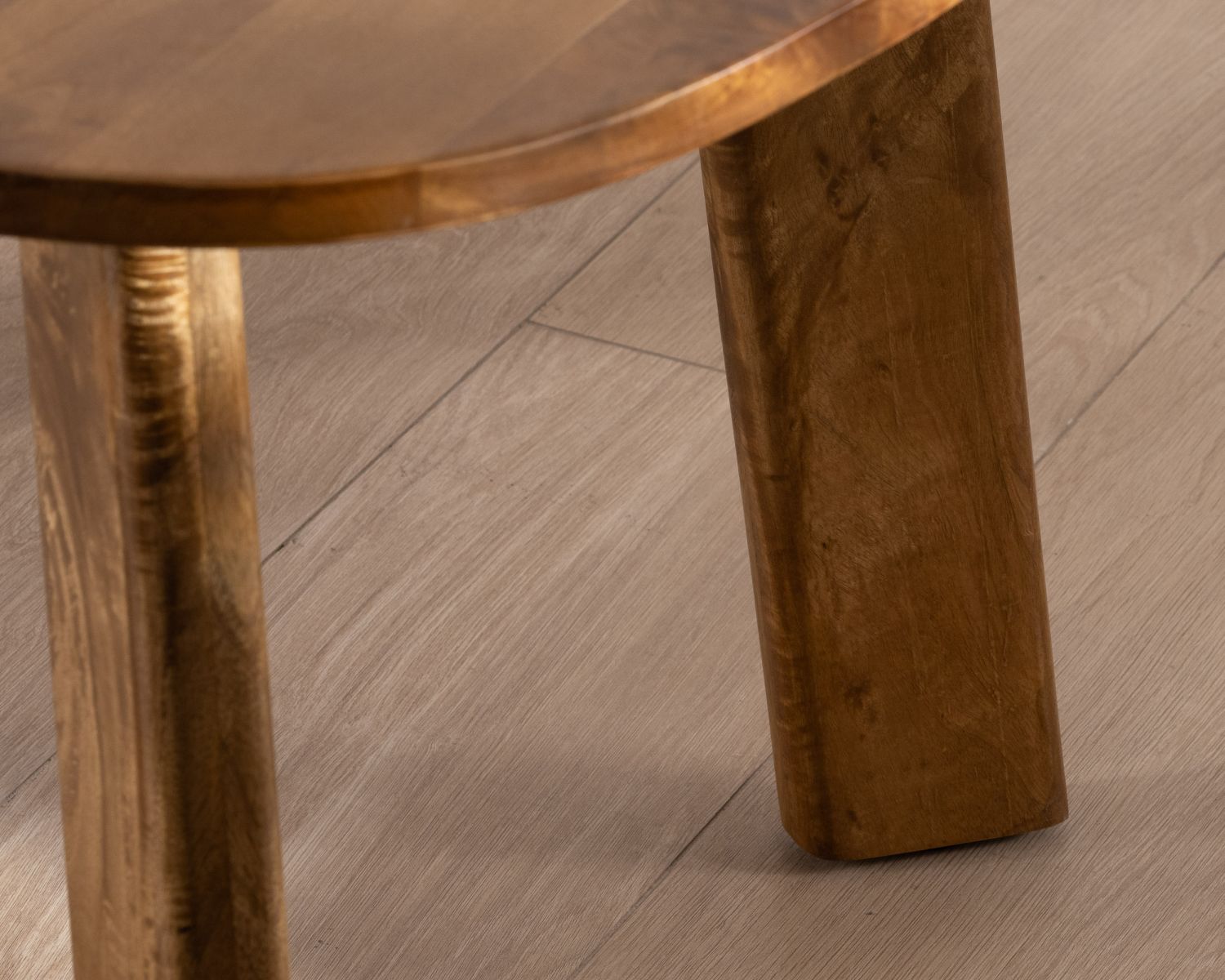 Tavolo quadrato in mango "Daun" 130 cm, design japandi