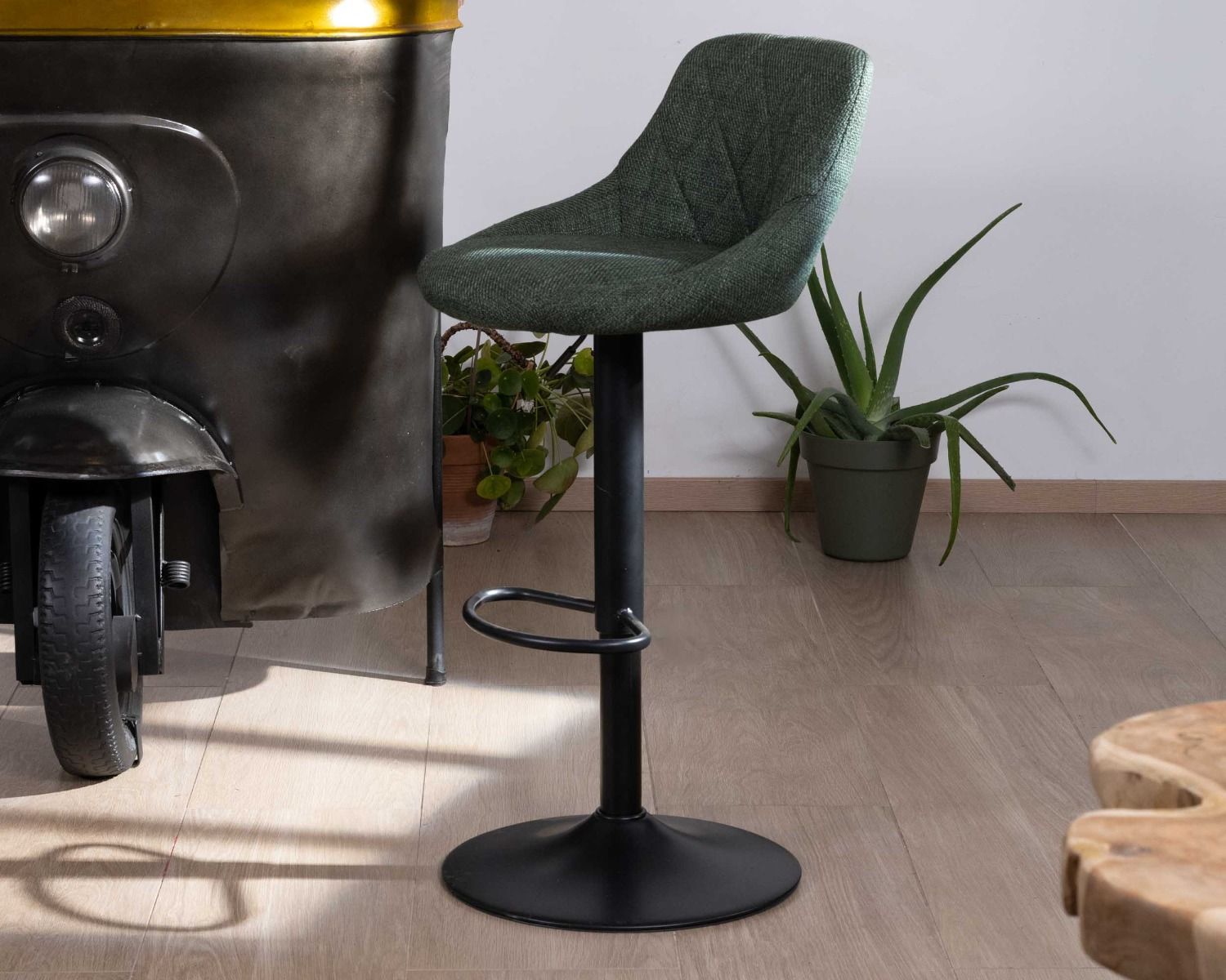 Set di 2 sedie da bar in tessuto kaki "O'Neal" regolabili in altezza con gambe in metallo nero