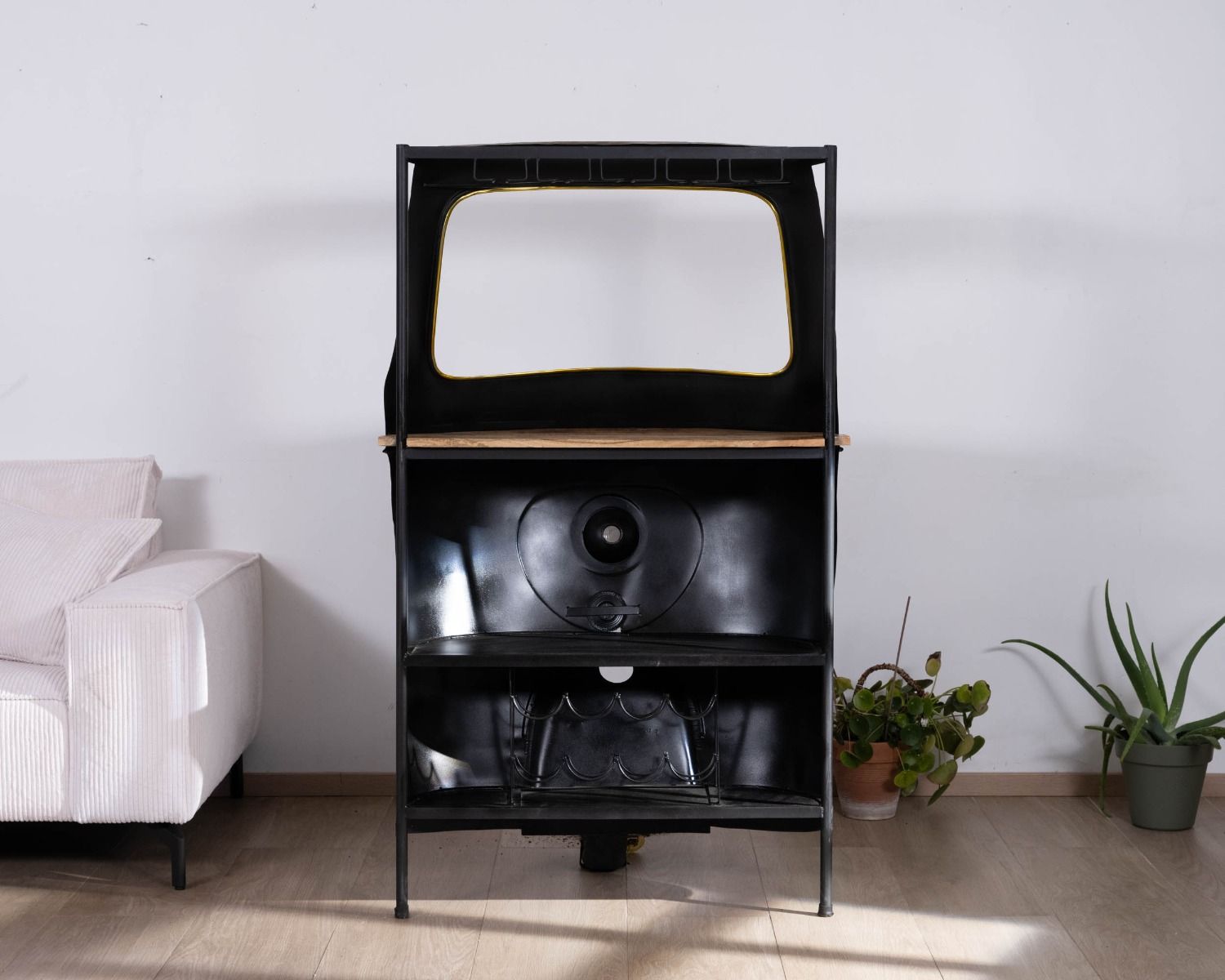 Bancone da bar in stile Tuk-tuk indiano nello spirito del recupero "Crazy