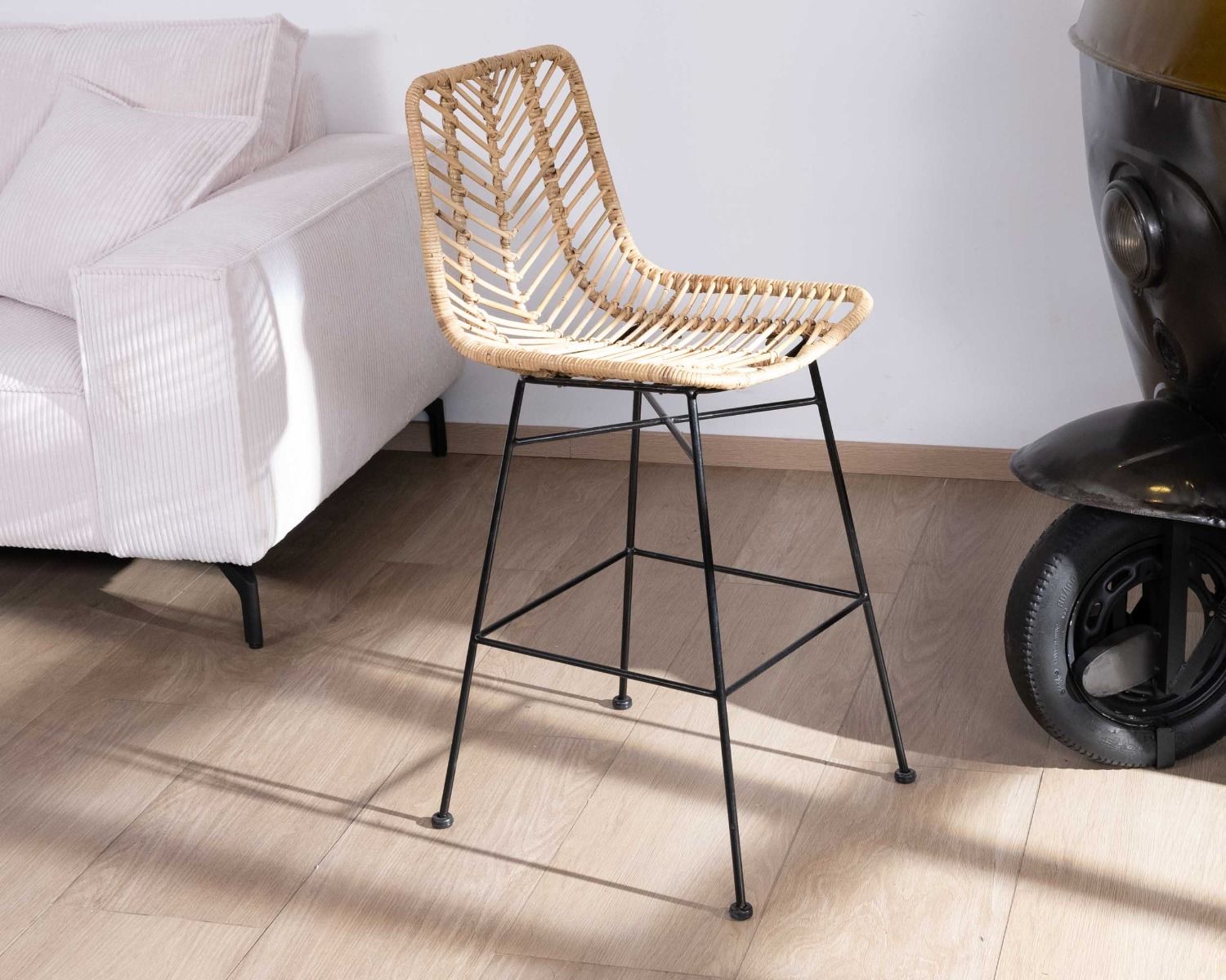 Sedia in rattan a mezza altezza "Coco" con gambe in metallo