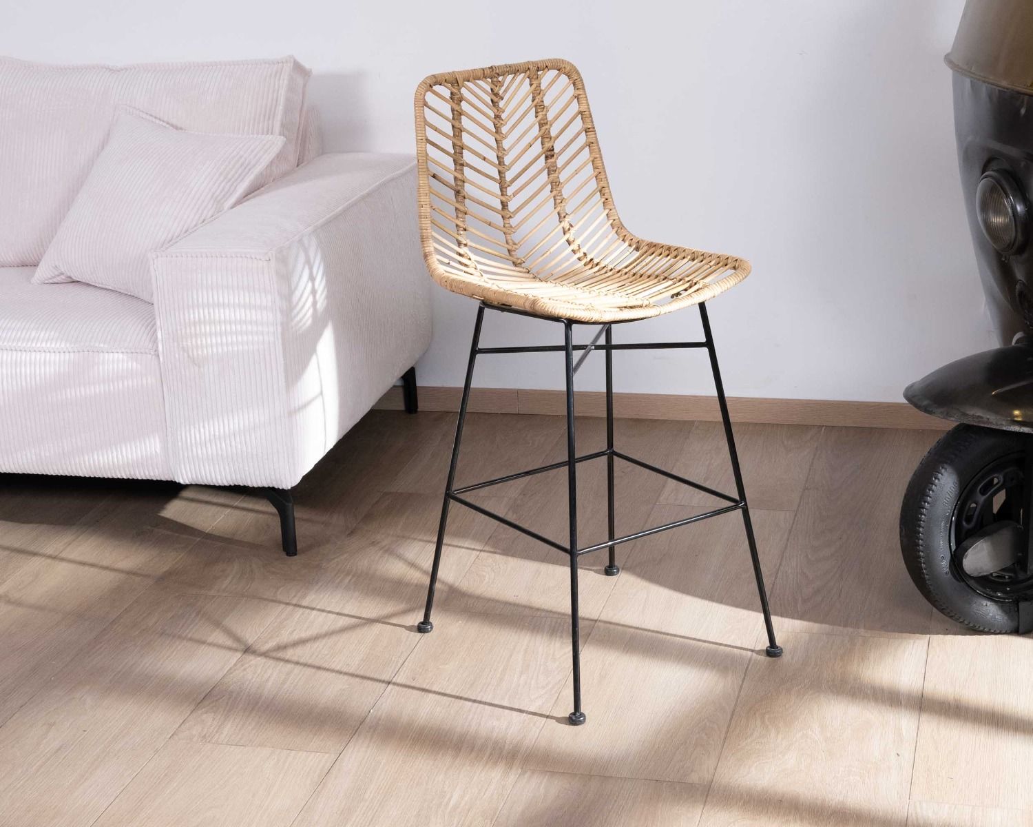 Sedia in rattan a mezza altezza "Coco" con gambe in metallo