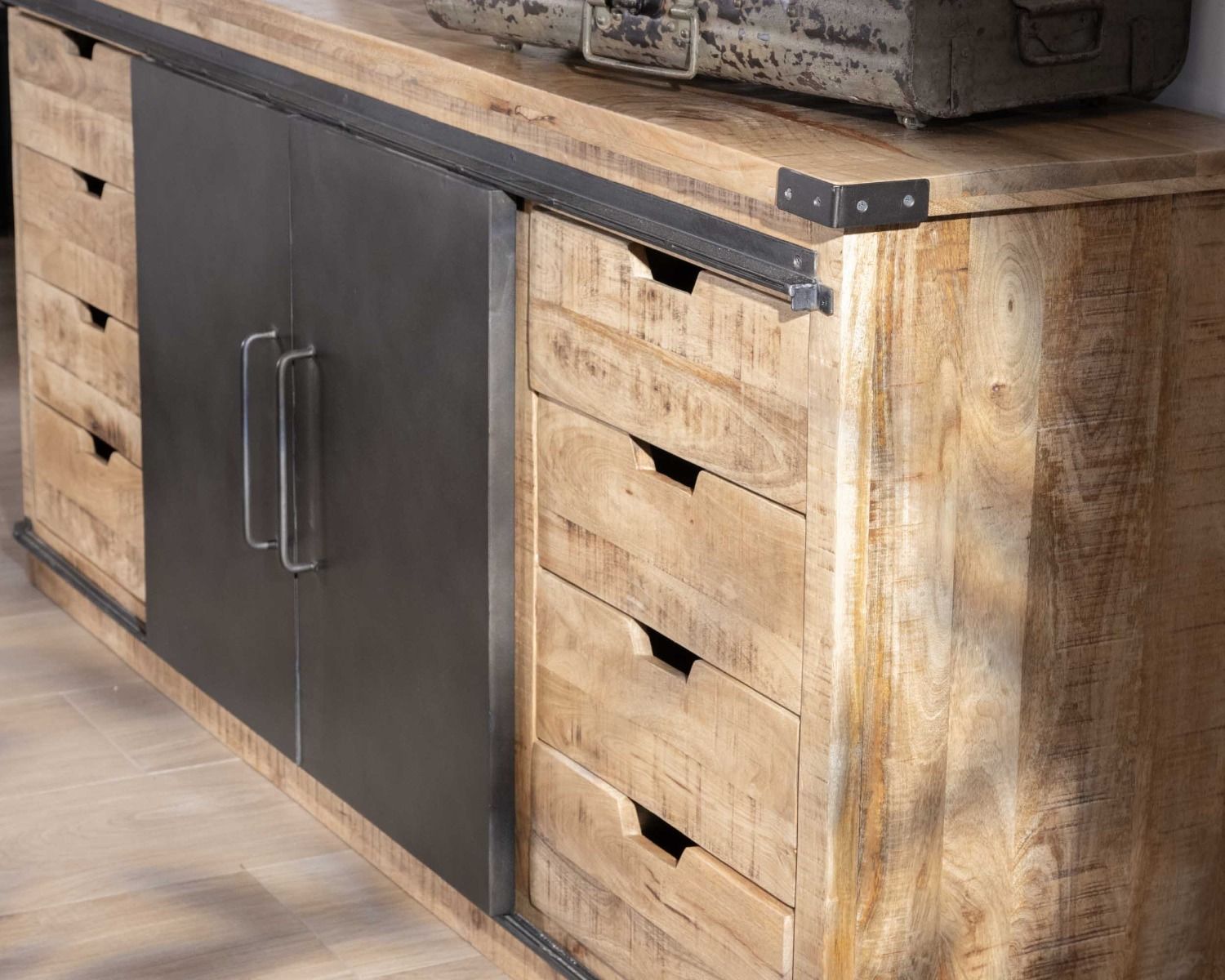 Buffet "Caractère" in metallo e legno da 200 cm con ante scorrevoli