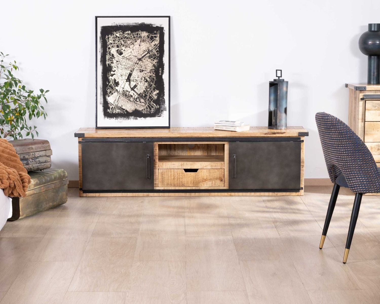 Mobile TV "Caractère" da 180 cm con ante scorrevoli in metallo e legno